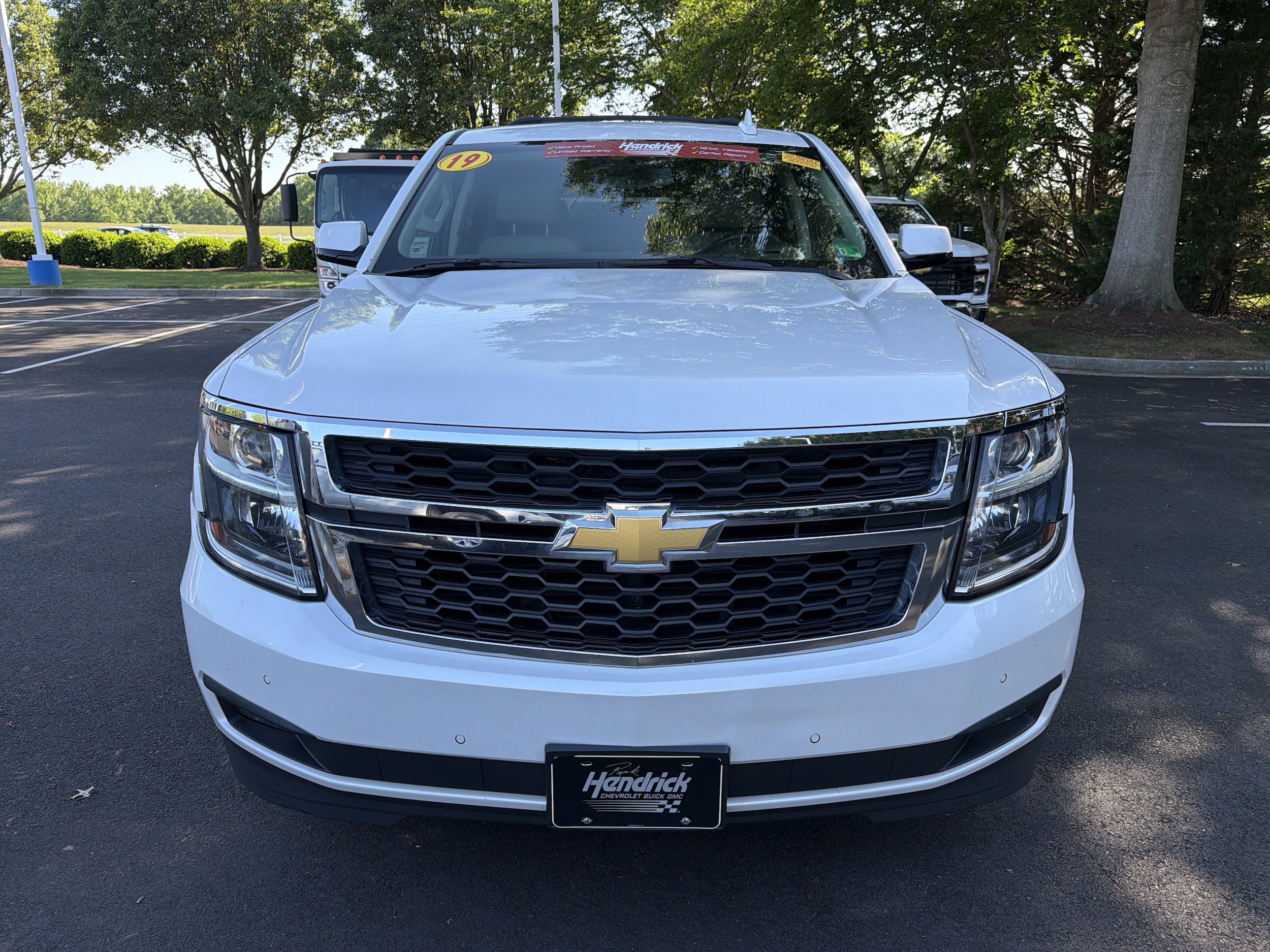 2019 Chevrolet Suburban LT photo 2