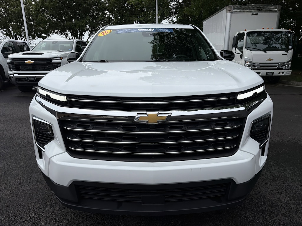 Used 2025 Chevrolet Traverse AWD LT SUV