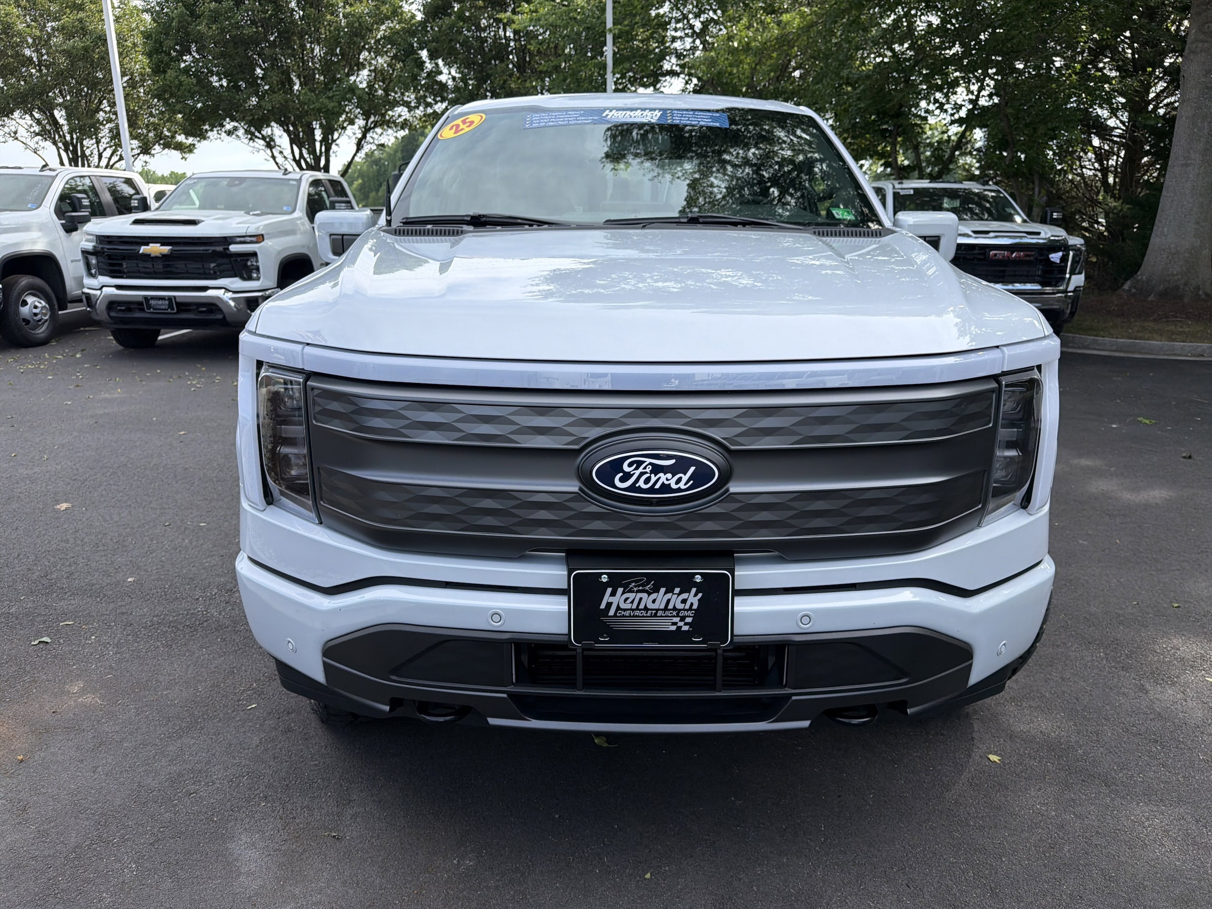 2025 Ford F-150 Lightning LARIAT photo 2