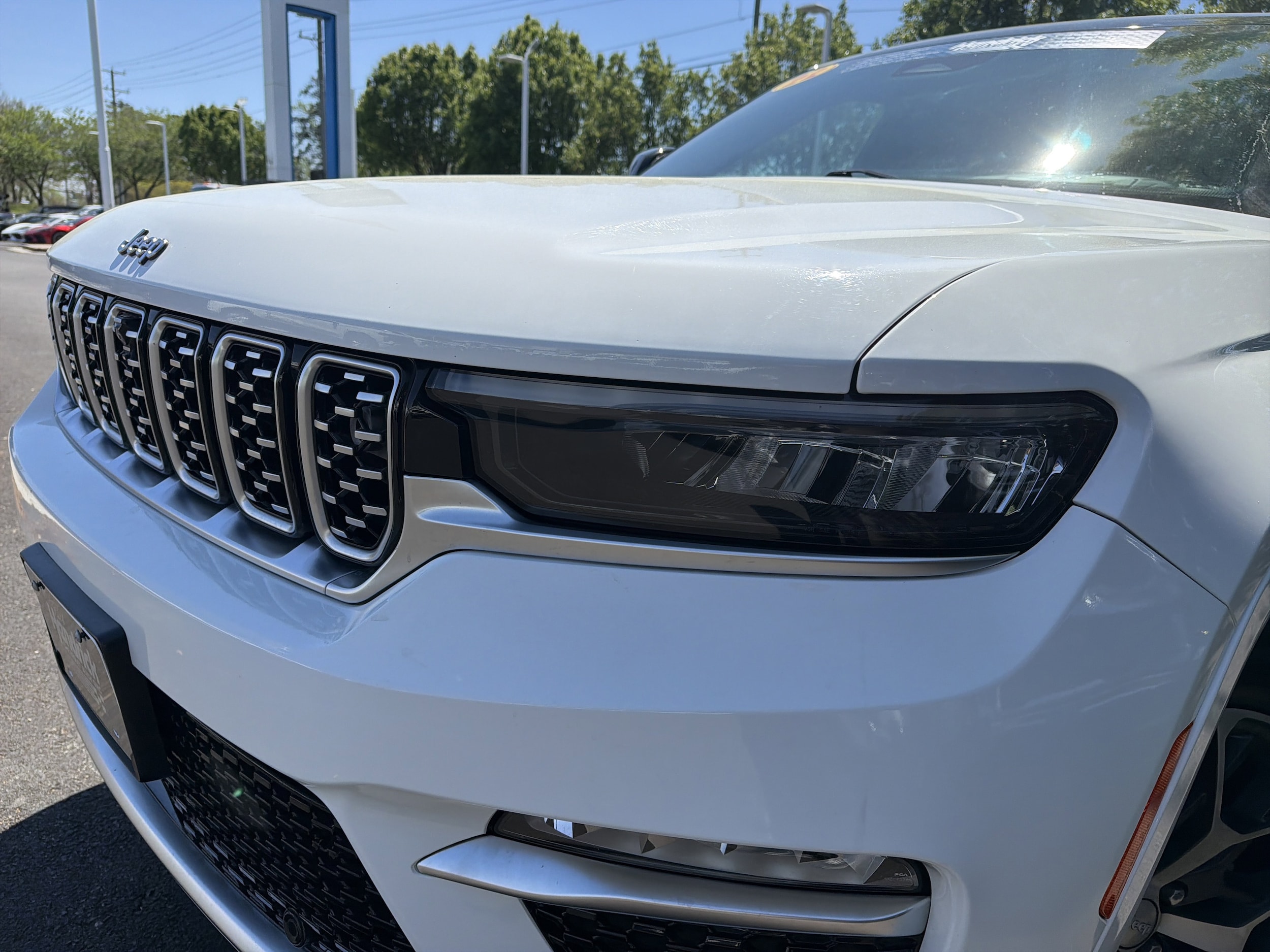 2022 Jeep Grand Cherokee Summit Reserve photo 4