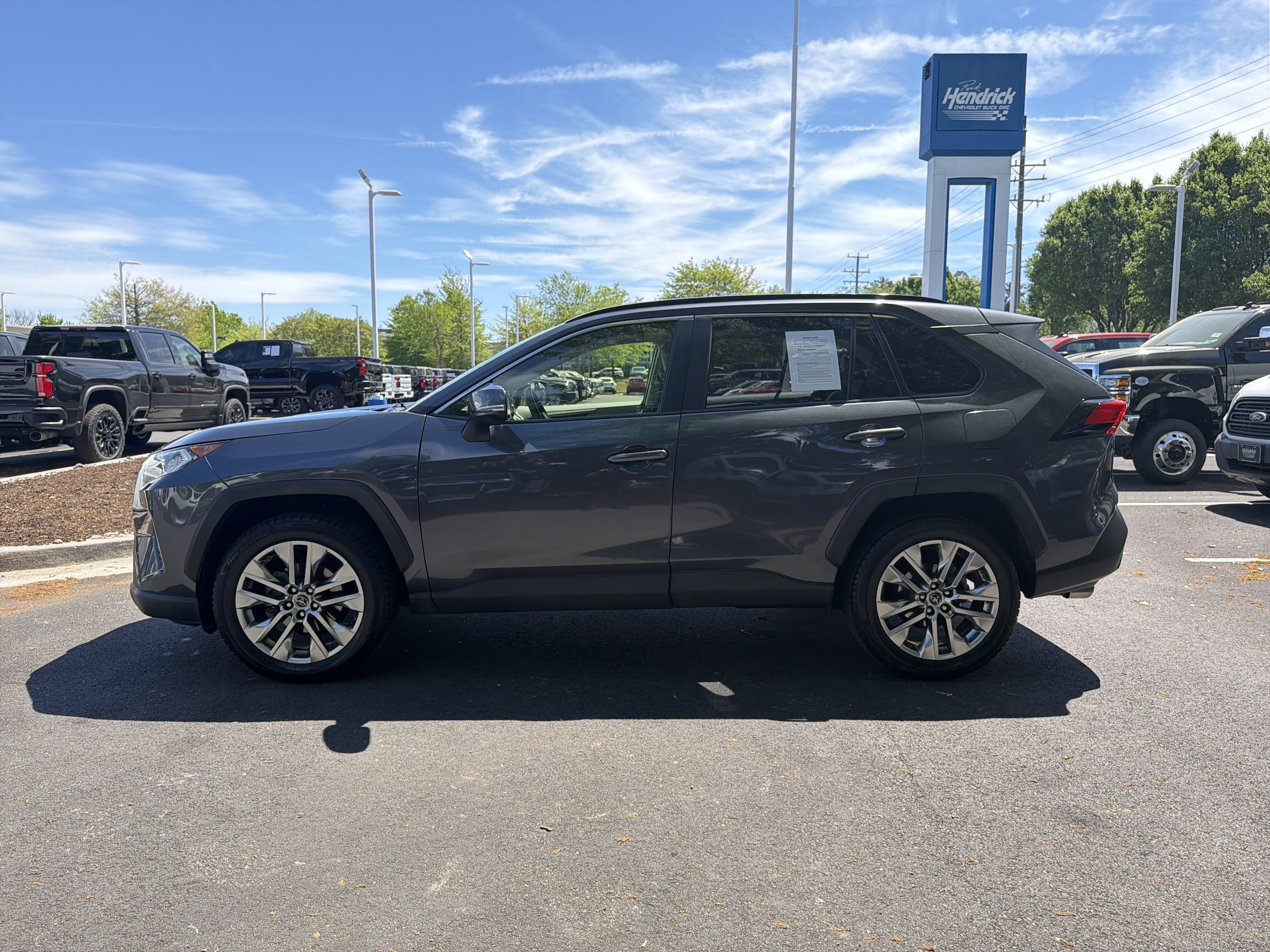 2019 Toyota RAV4 XLE Premium photo 6