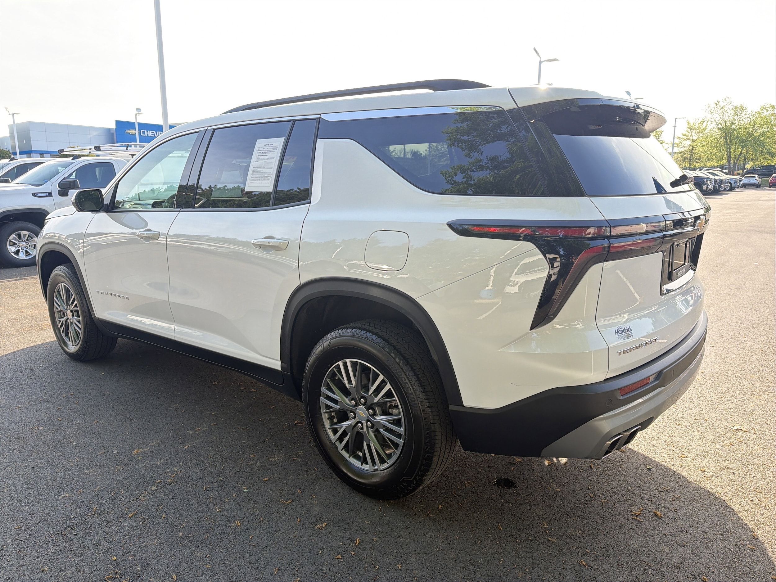 2025 Chevrolet Traverse FWD LT photo 6