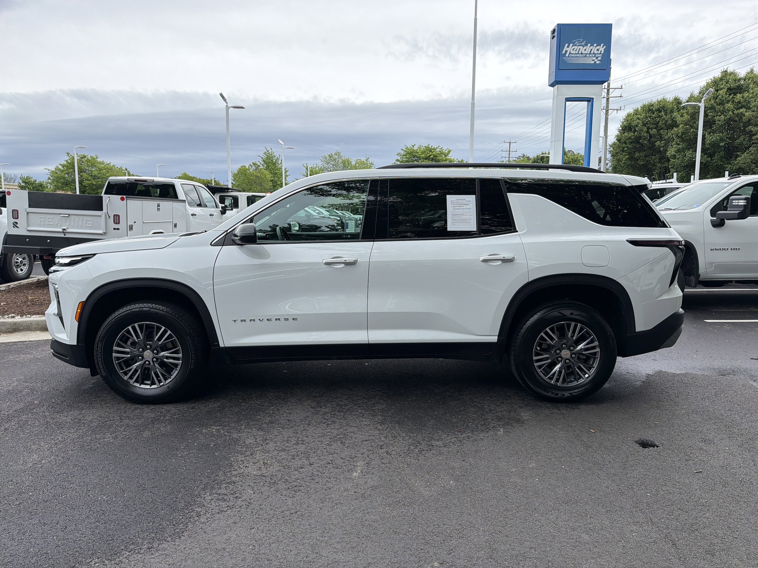 2025 Chevrolet Traverse AWD LT photo 5