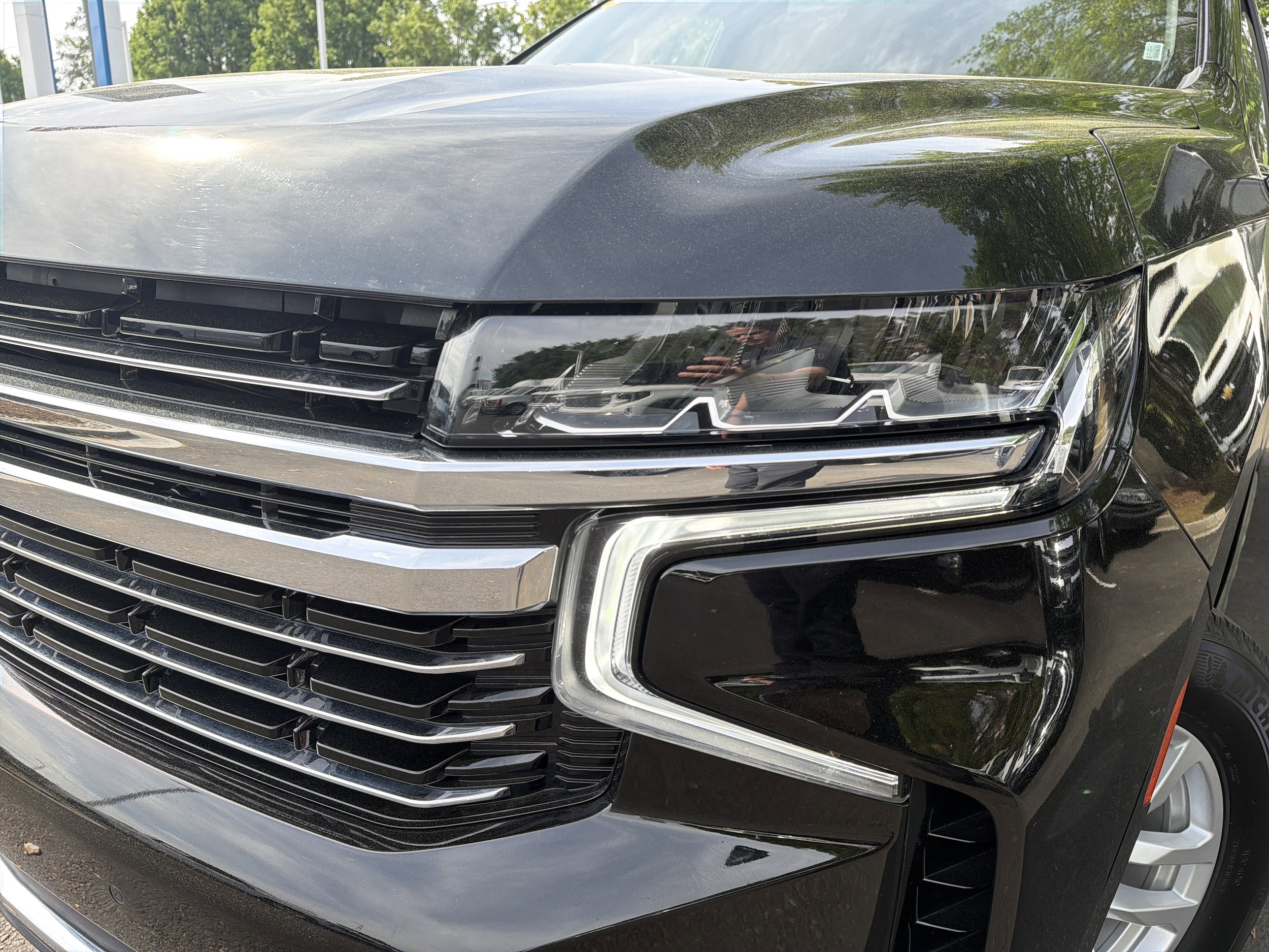 2024 Chevrolet Suburban LT photo 4
