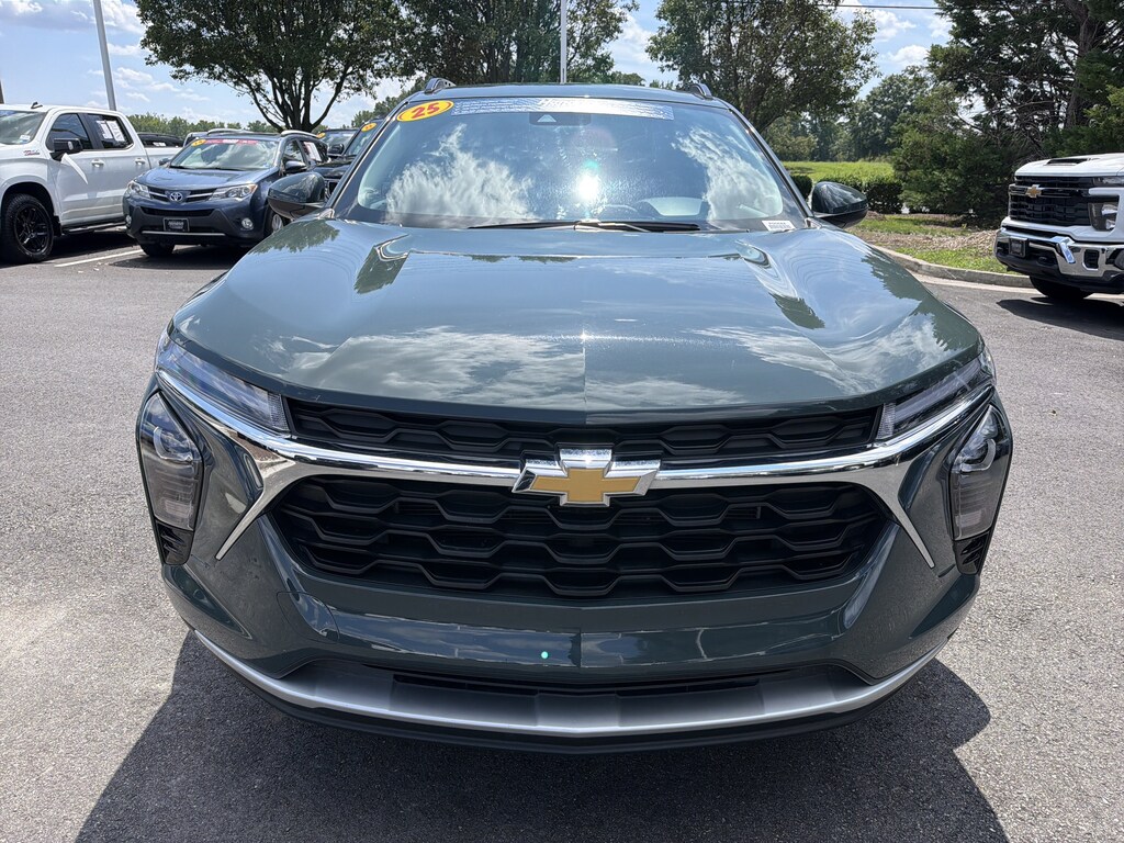 Used 2025 Chevrolet Trax LT SUV