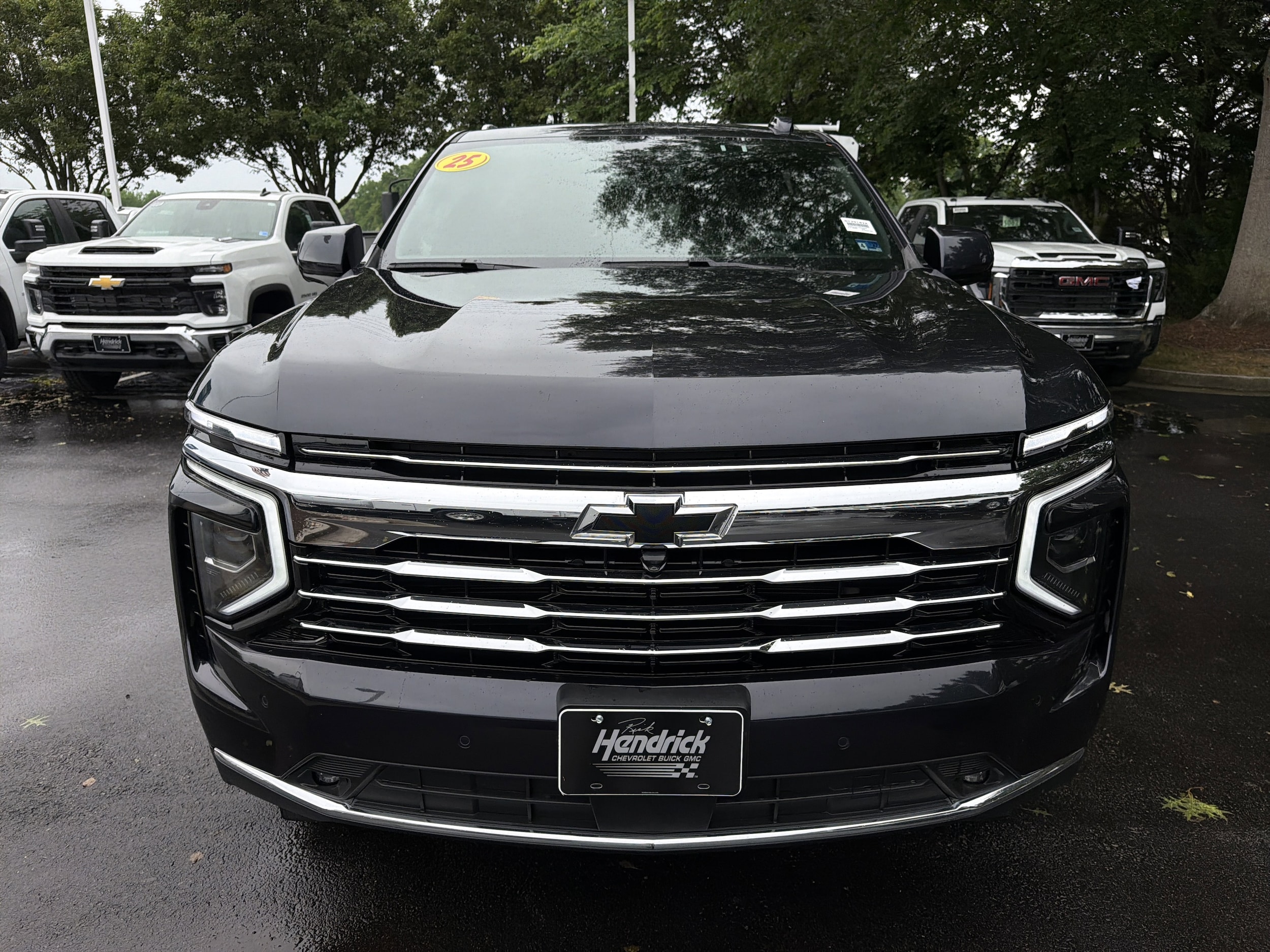2025 Chevrolet Suburban LT photo 2