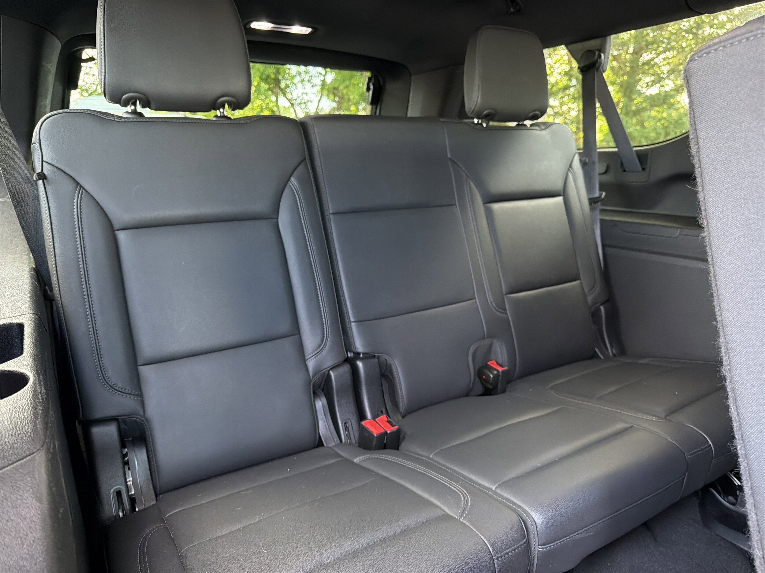 2024 Chevrolet Suburban LT photo 3