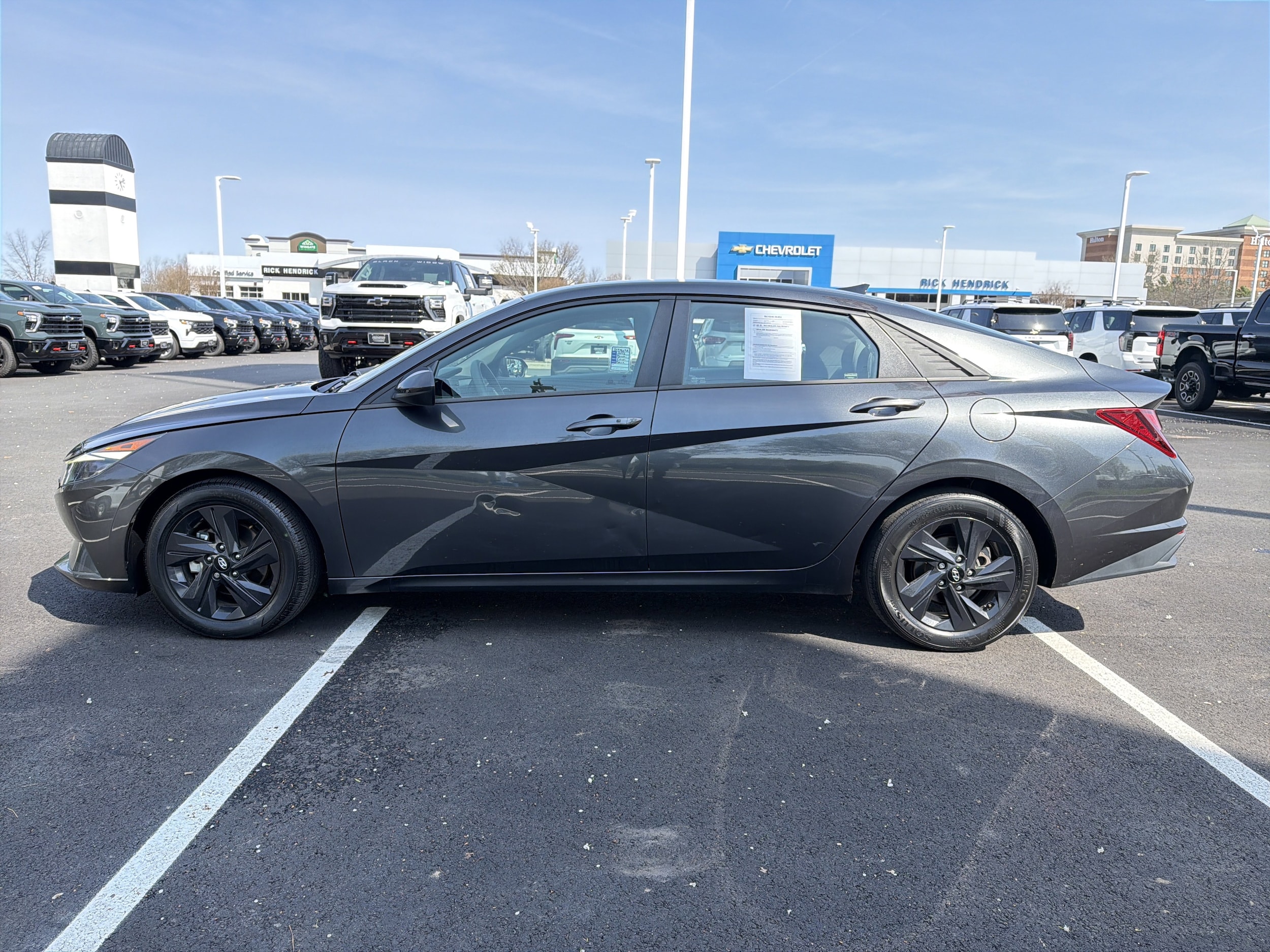 2023 Hyundai Elantra SEL photo 6