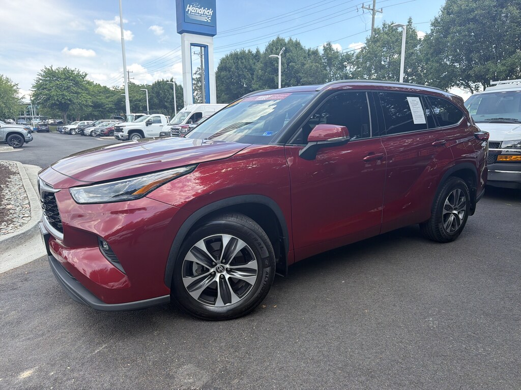 Used 2022 Toyota Highlander XLE SUV