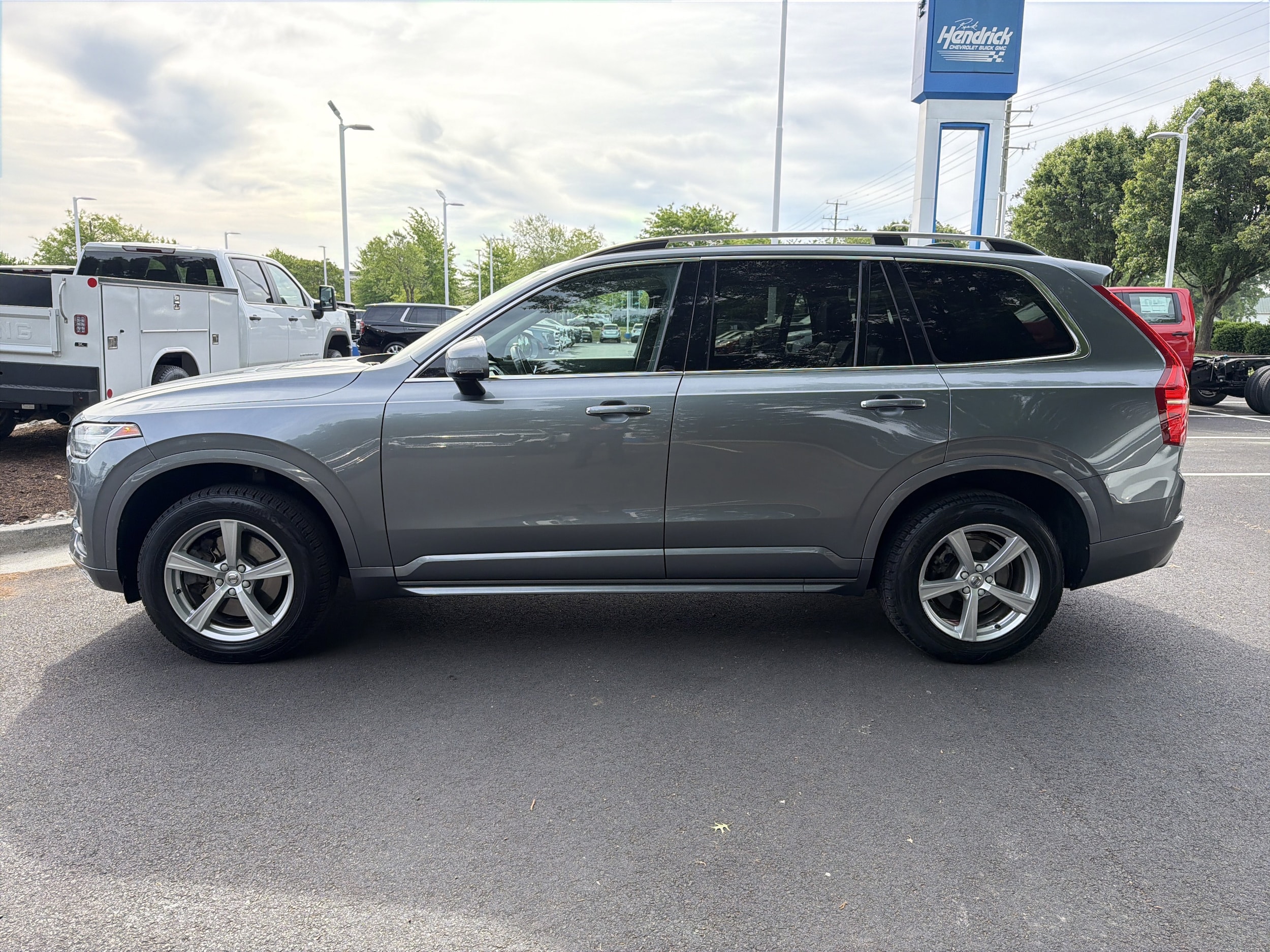 2017 Volvo XC90 Momentum photo 6