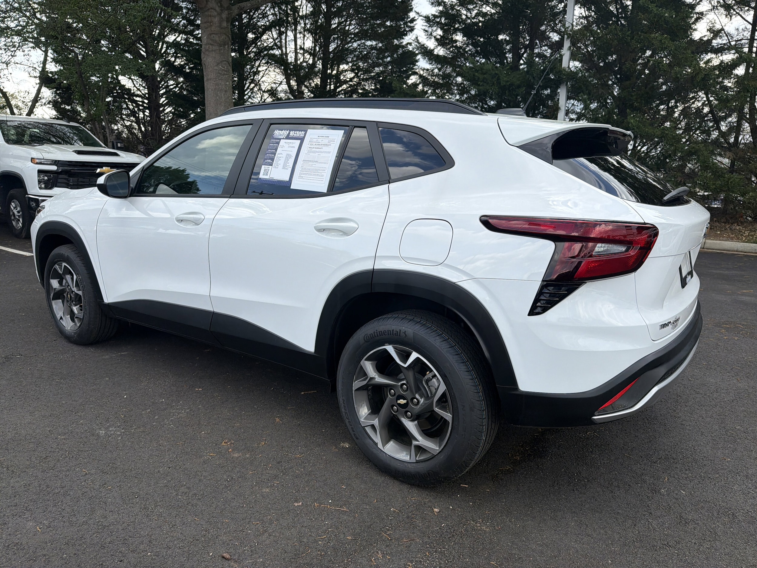 2024 Chevrolet Trax LT photo 3