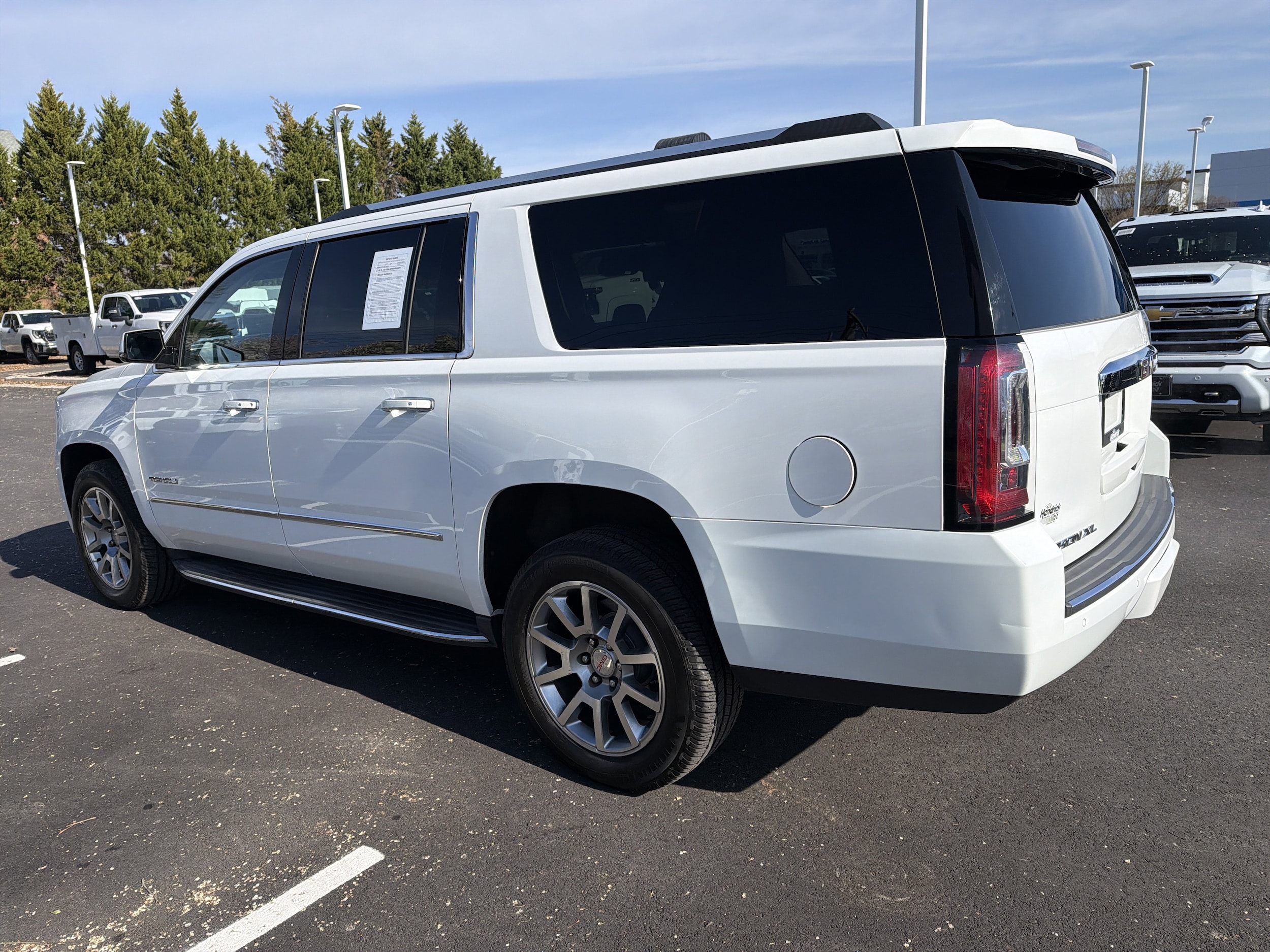 2020 GMC Yukon XL Denali photo 3