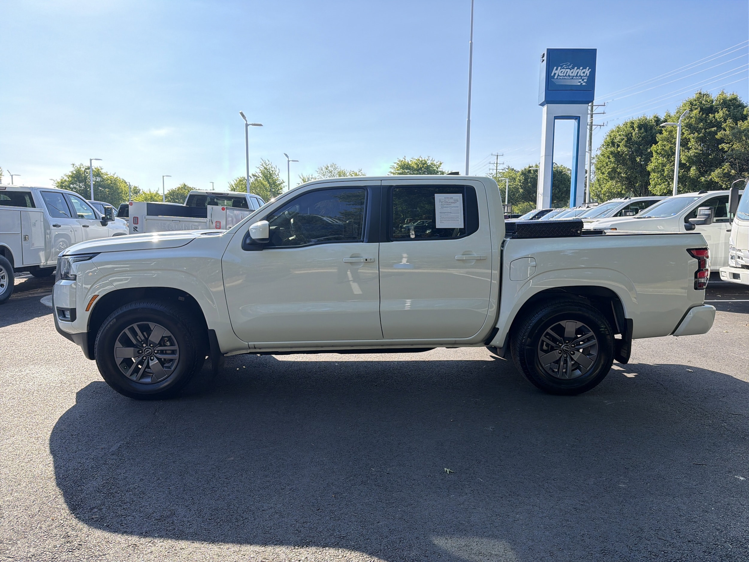 2025 Nissan Frontier SV photo 5