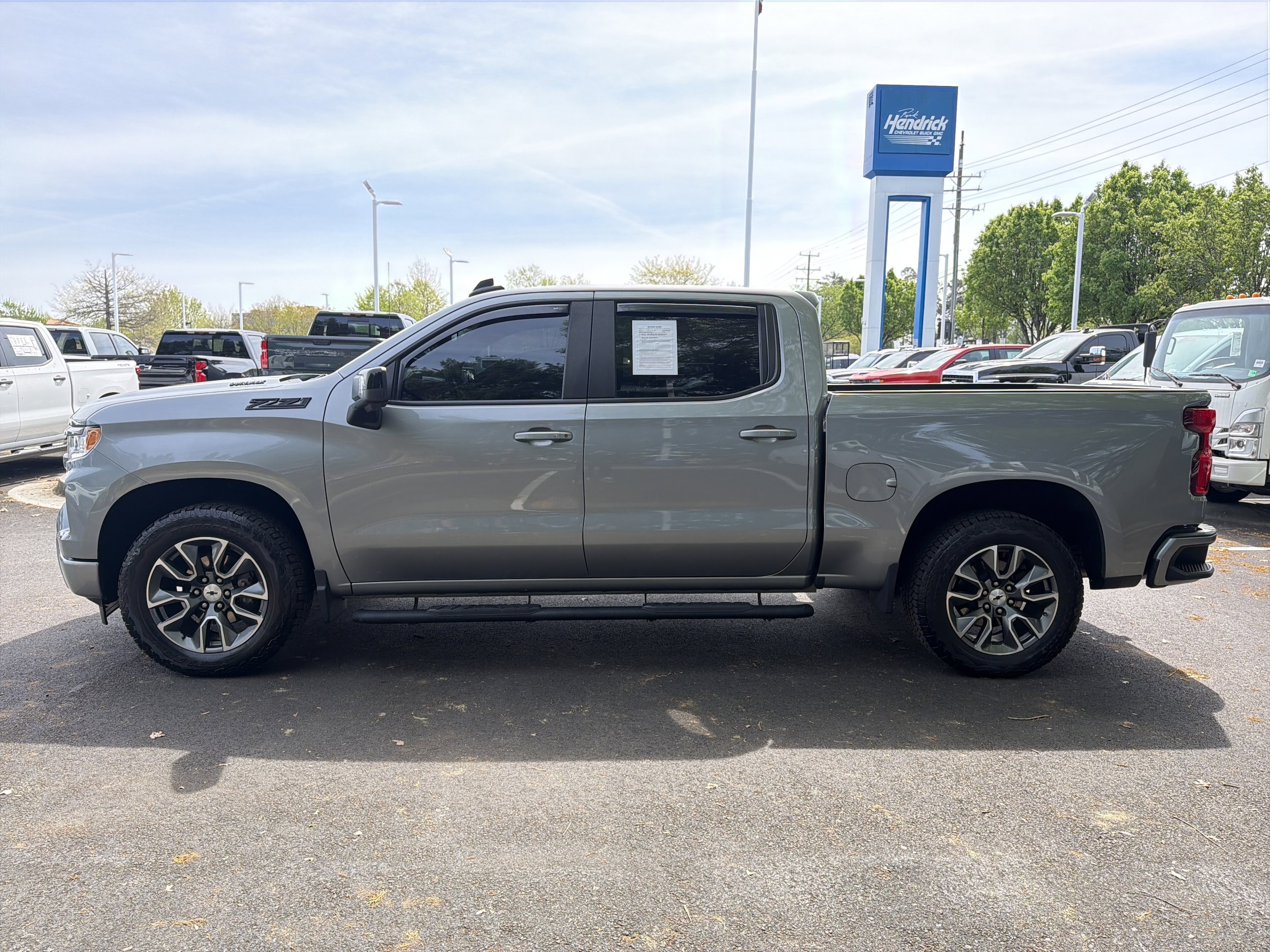 2023 Chevrolet Silverado 1500 RST photo 5