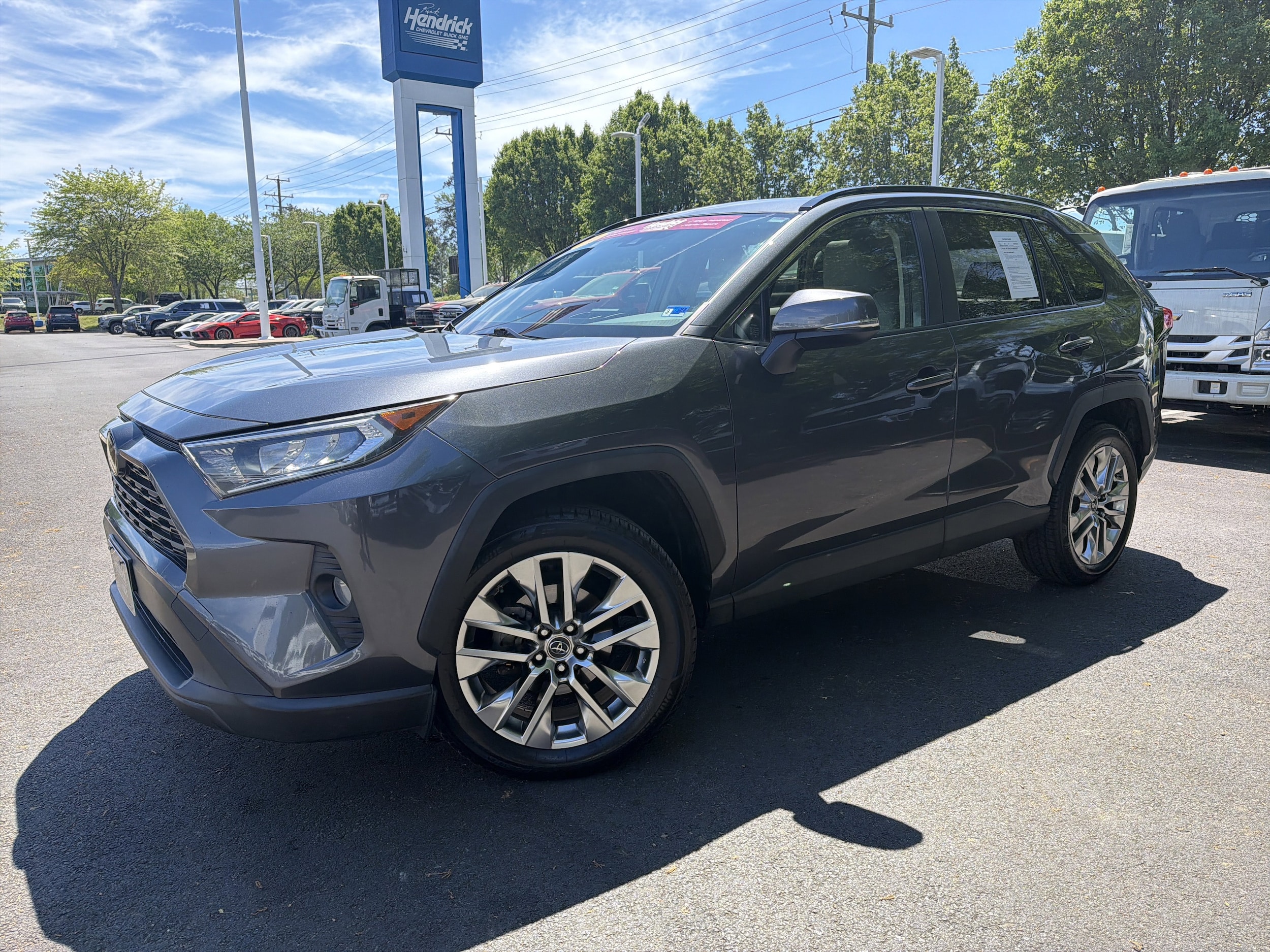 2019 Toyota RAV4 XLE Premium photo 4