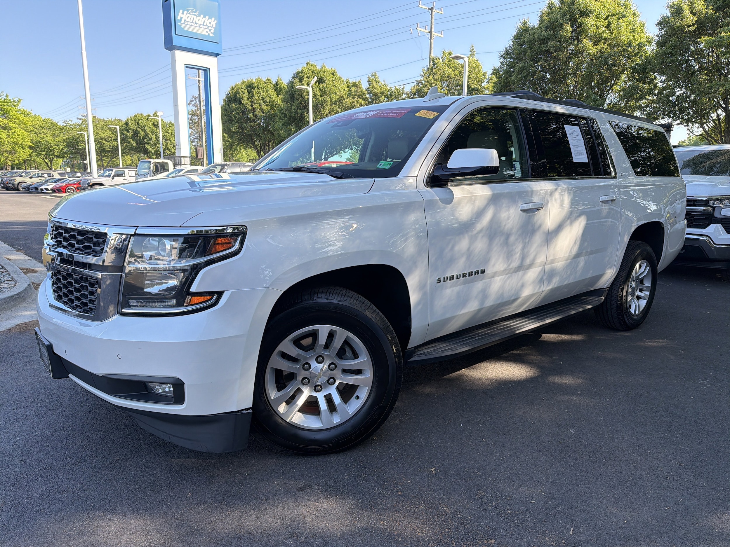 2019 Chevrolet Suburban LT photo 4