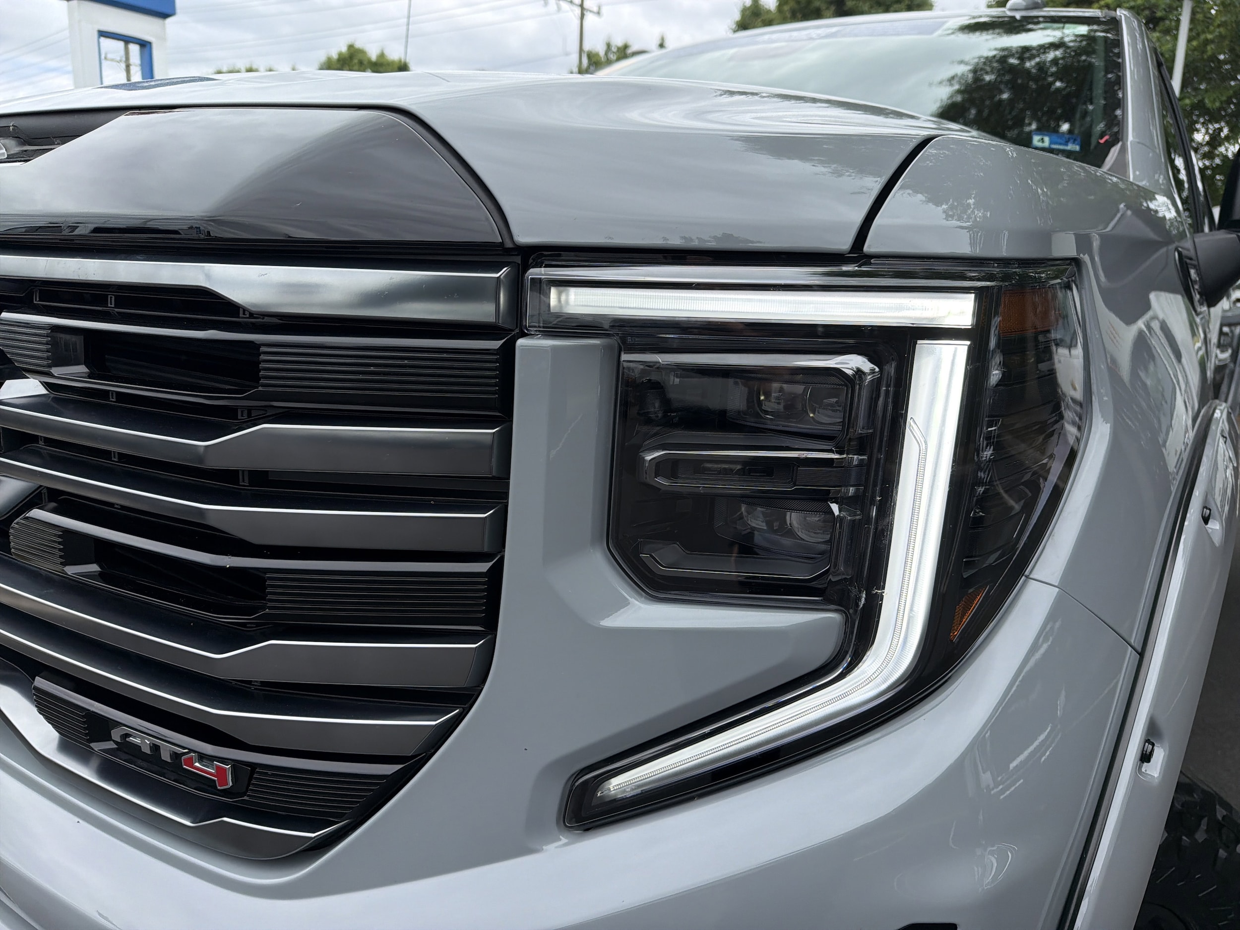 2025 GMC Sierra 1500 AT4 photo 4