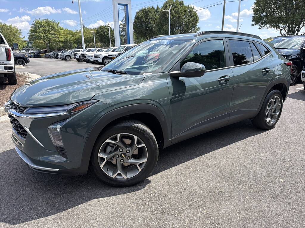 Used 2025 Chevrolet Trax LT SUV