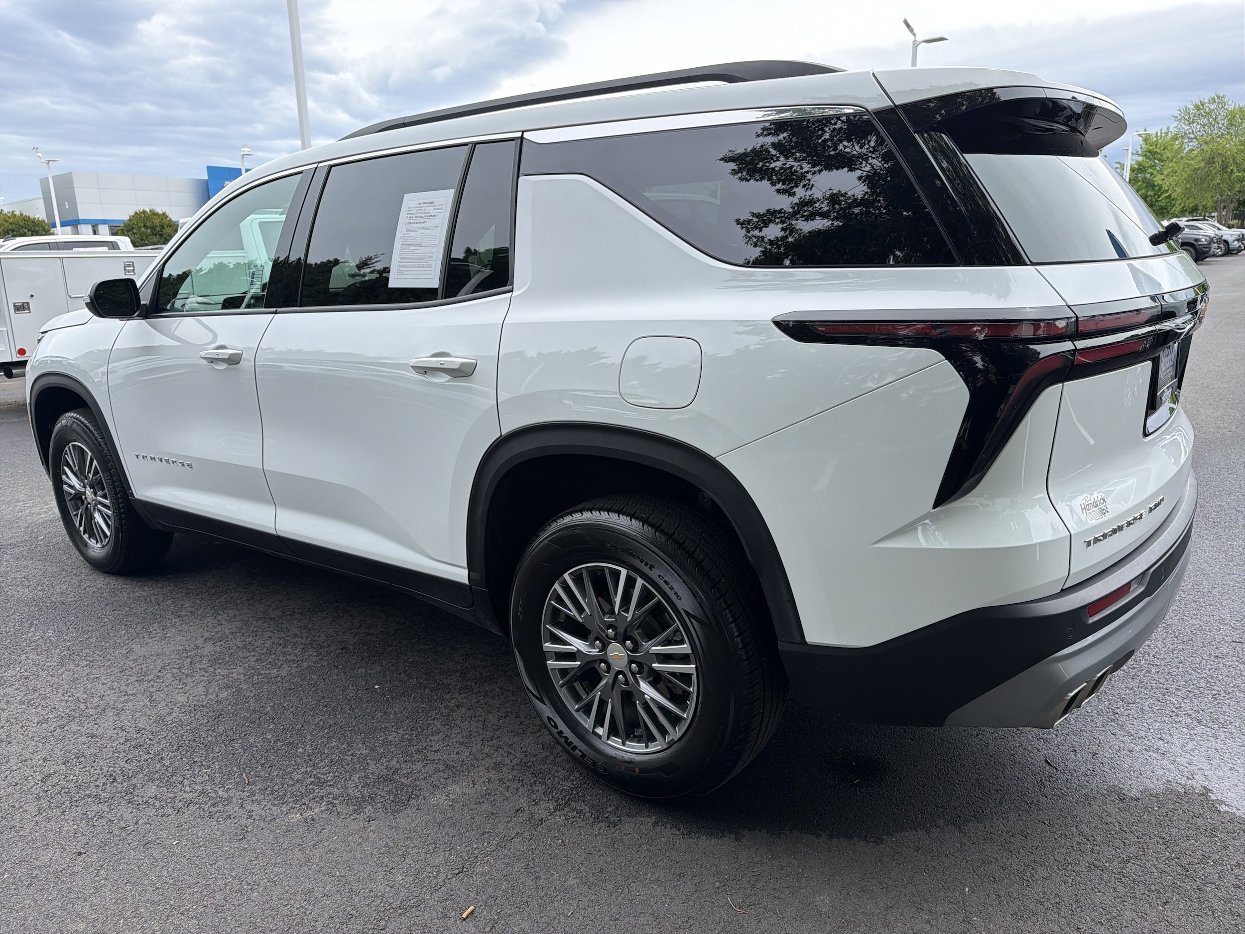 2025 Chevrolet Traverse AWD LT photo 6