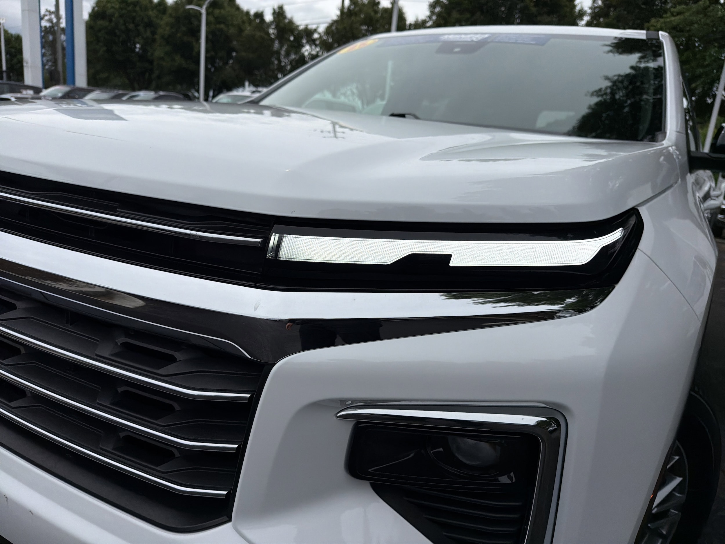 2025 Chevrolet Traverse AWD LT photo 4