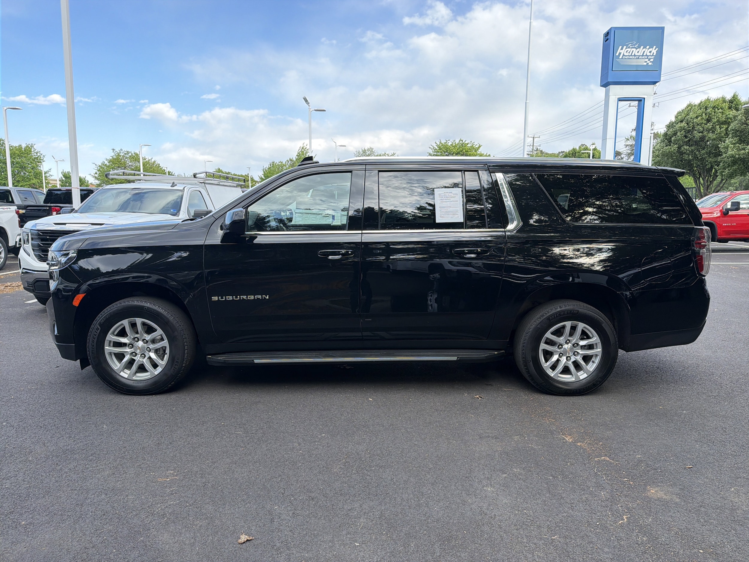 2024 Chevrolet Suburban LT photo 5