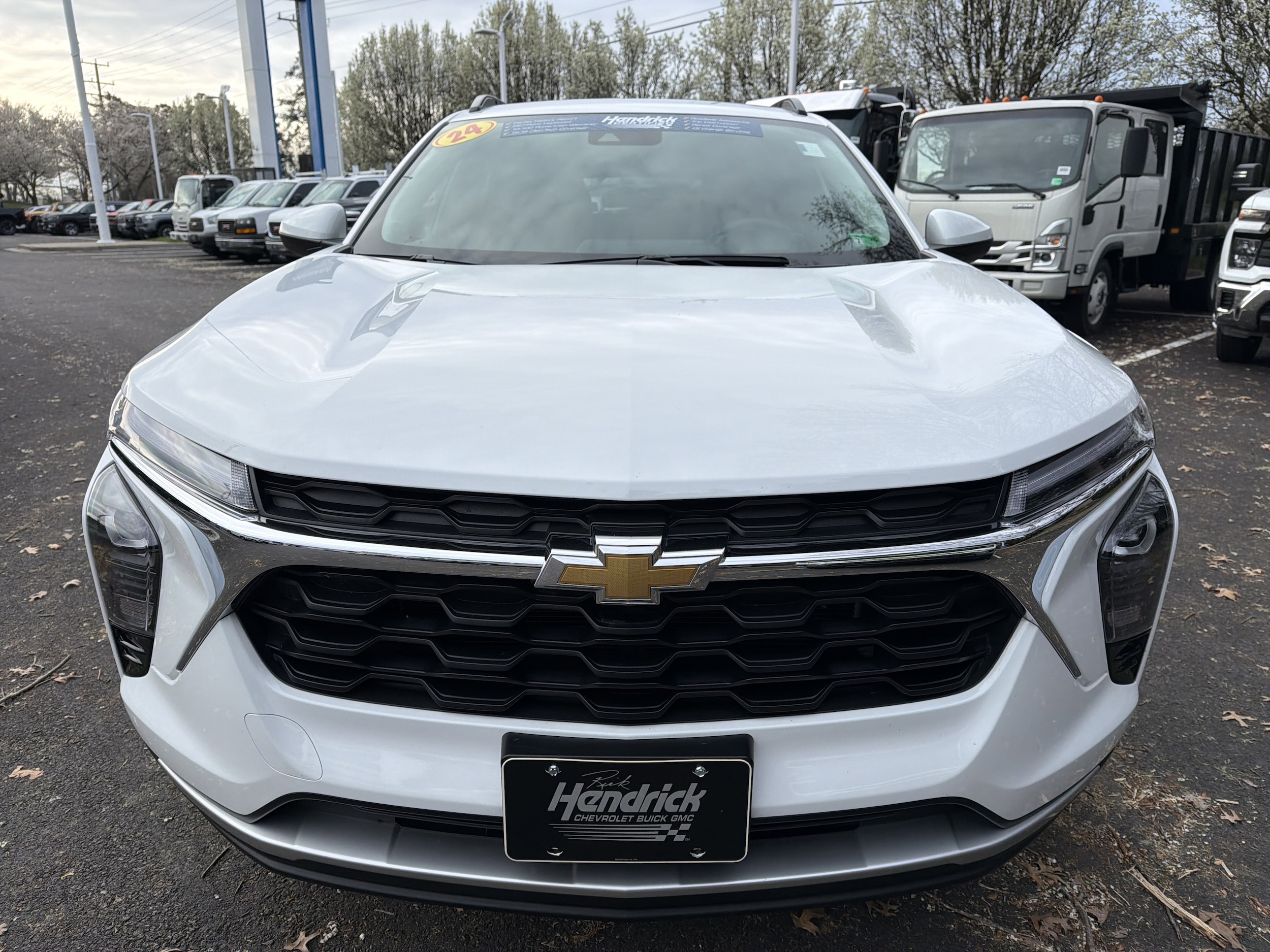 2024 Chevrolet Trax LT photo 2