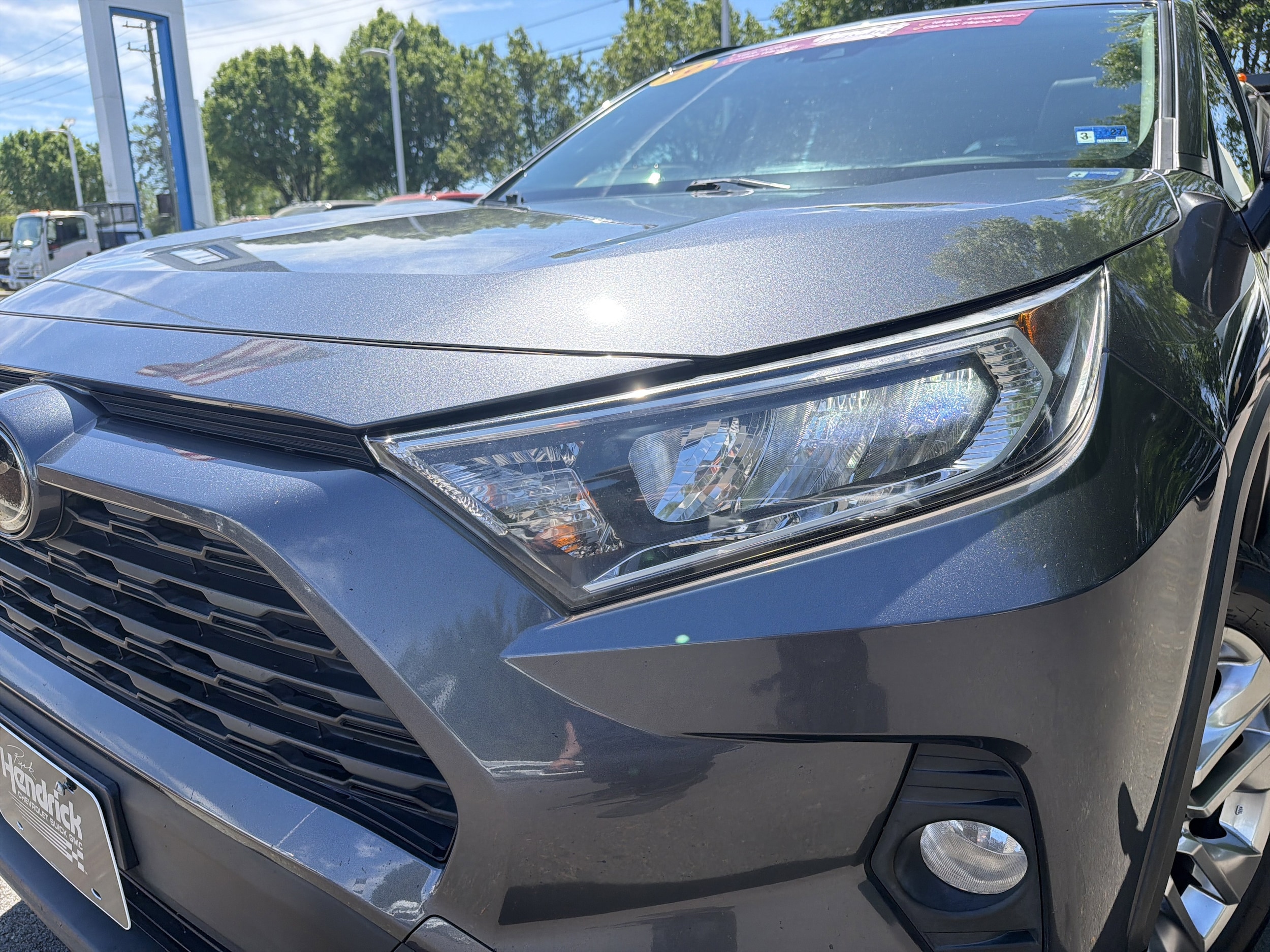 2019 Toyota RAV4 XLE Premium photo 5