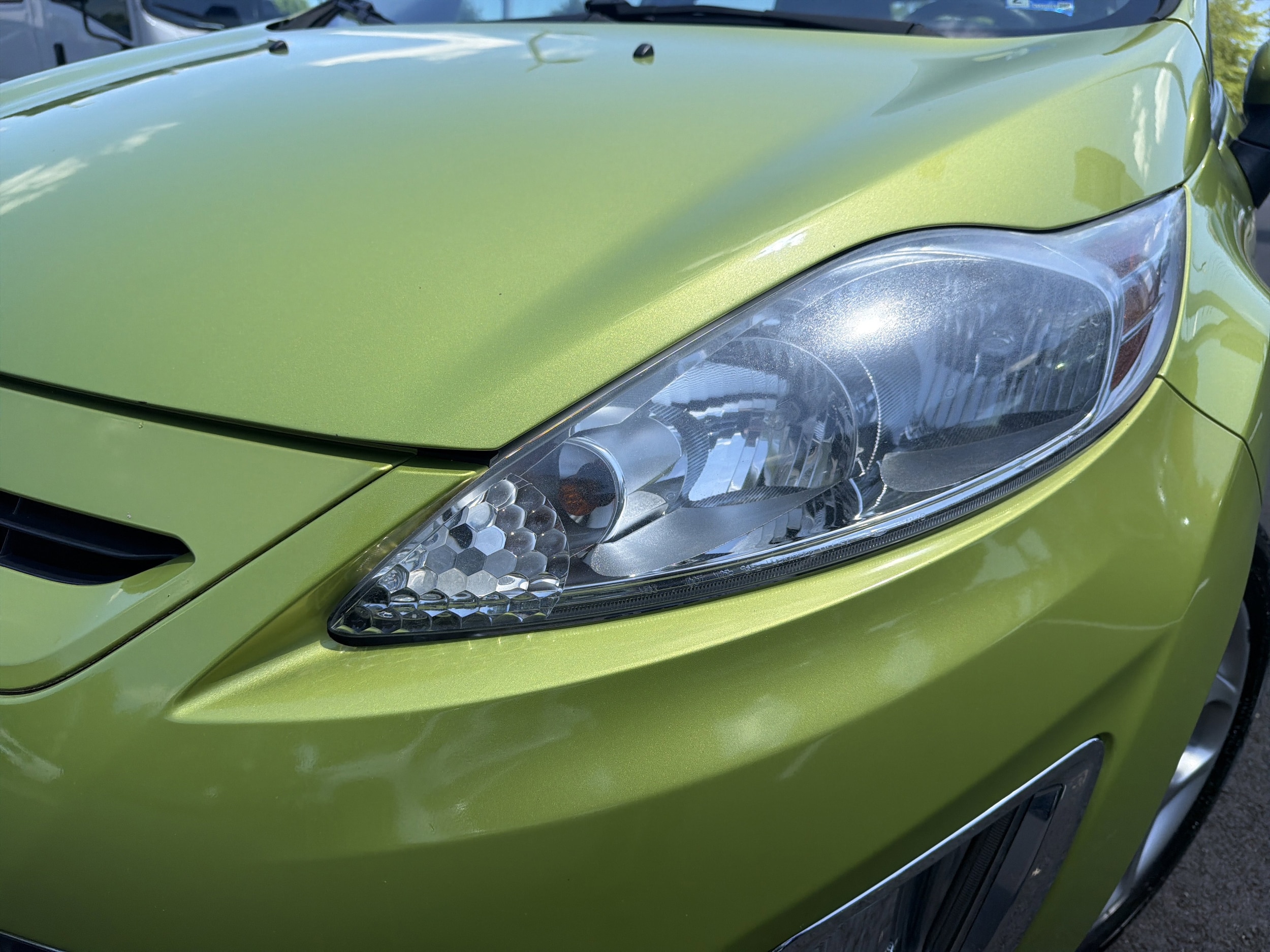 2011 Ford Fiesta SES photo 5