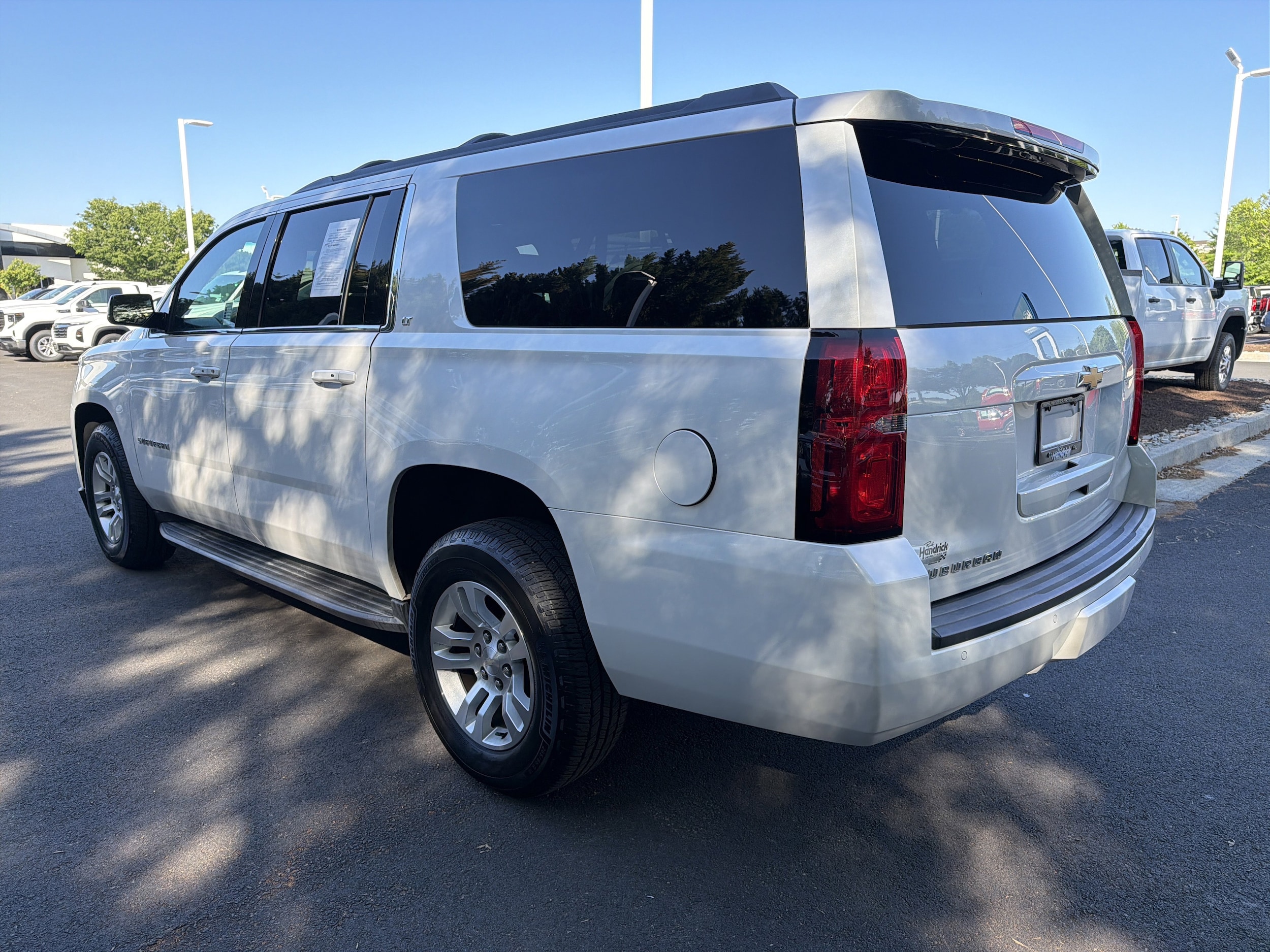 2019 Chevrolet Suburban LT photo 3