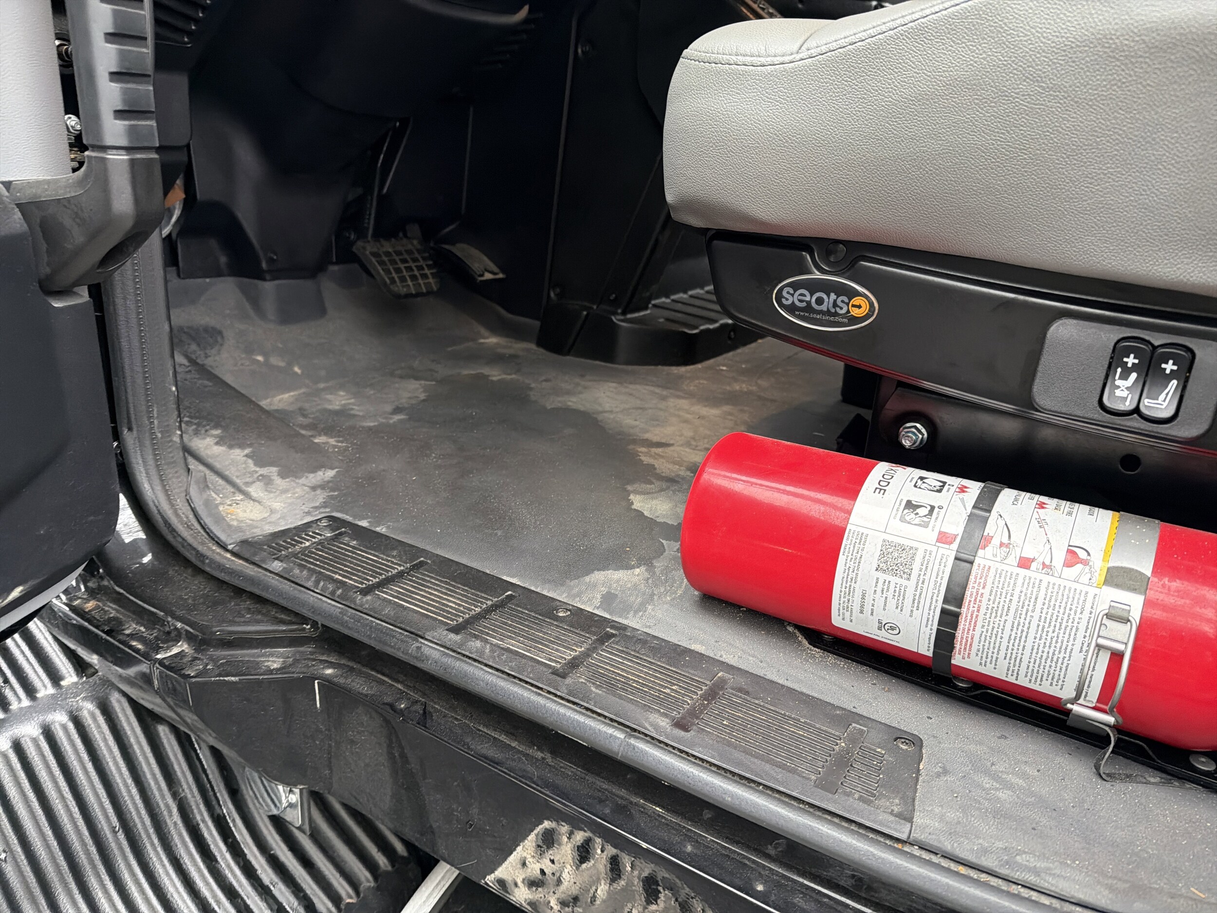 2025 Mack MD7 Flatbed photo 3