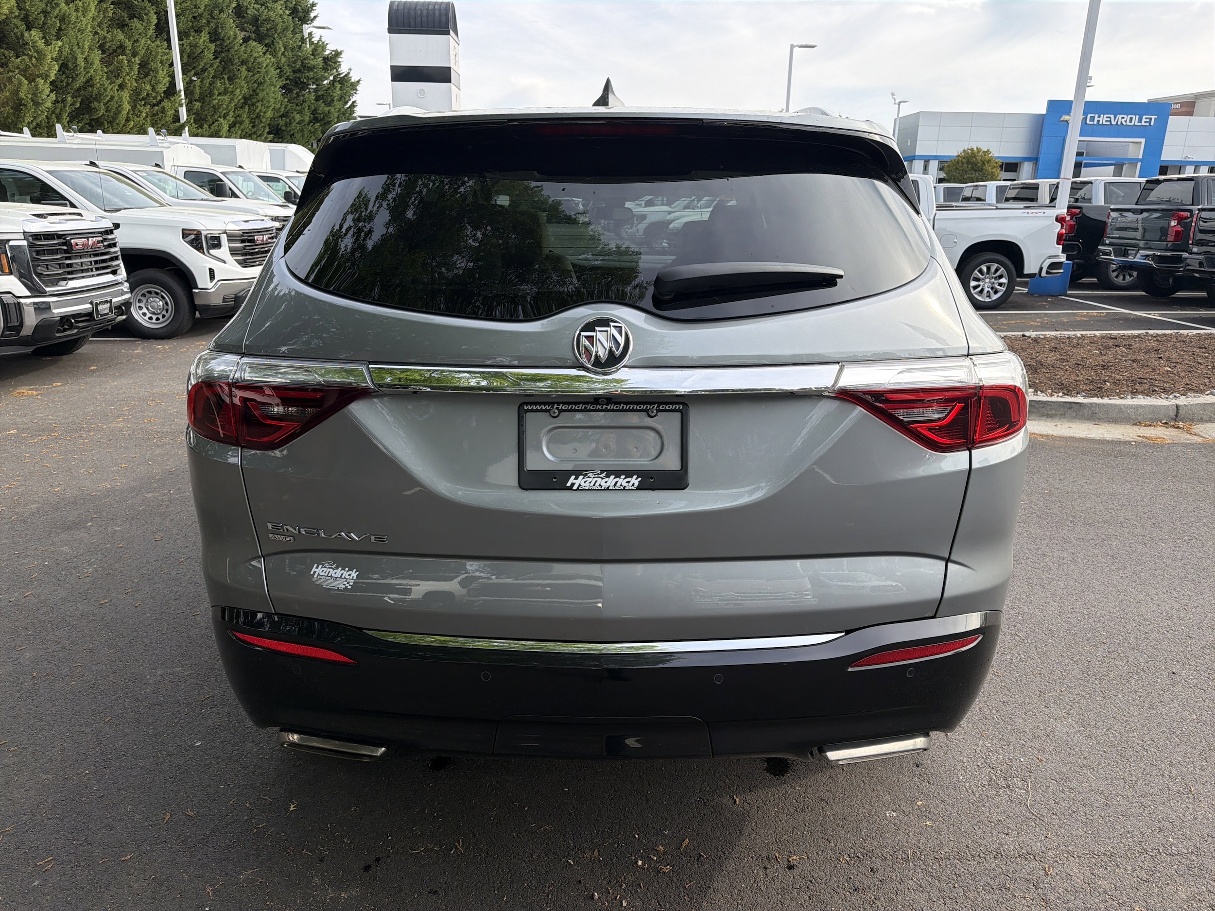 2024 Buick Enclave Essence photo 3