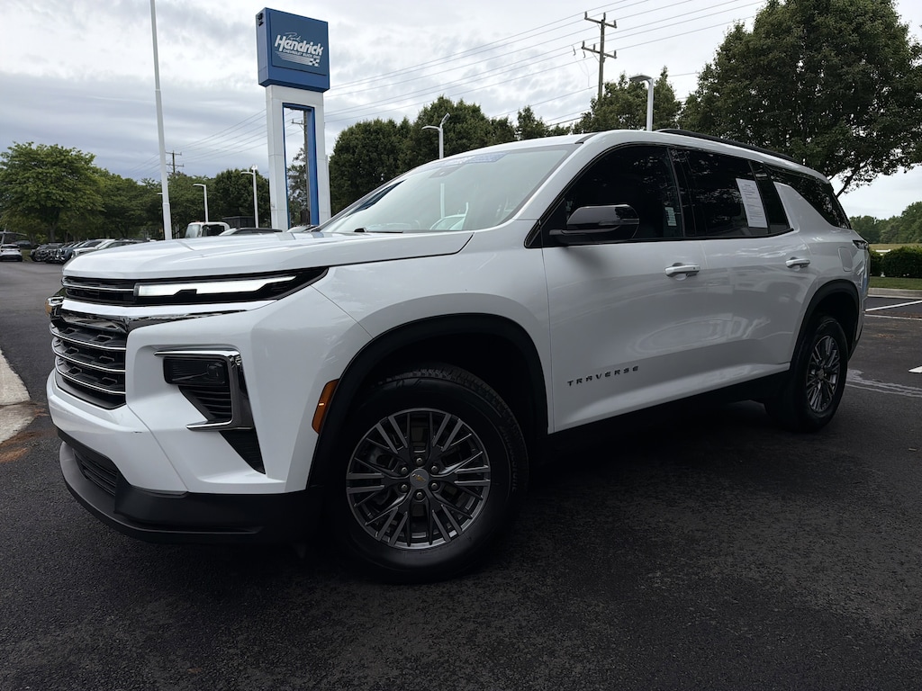 Used 2025 Chevrolet Traverse AWD LT SUV