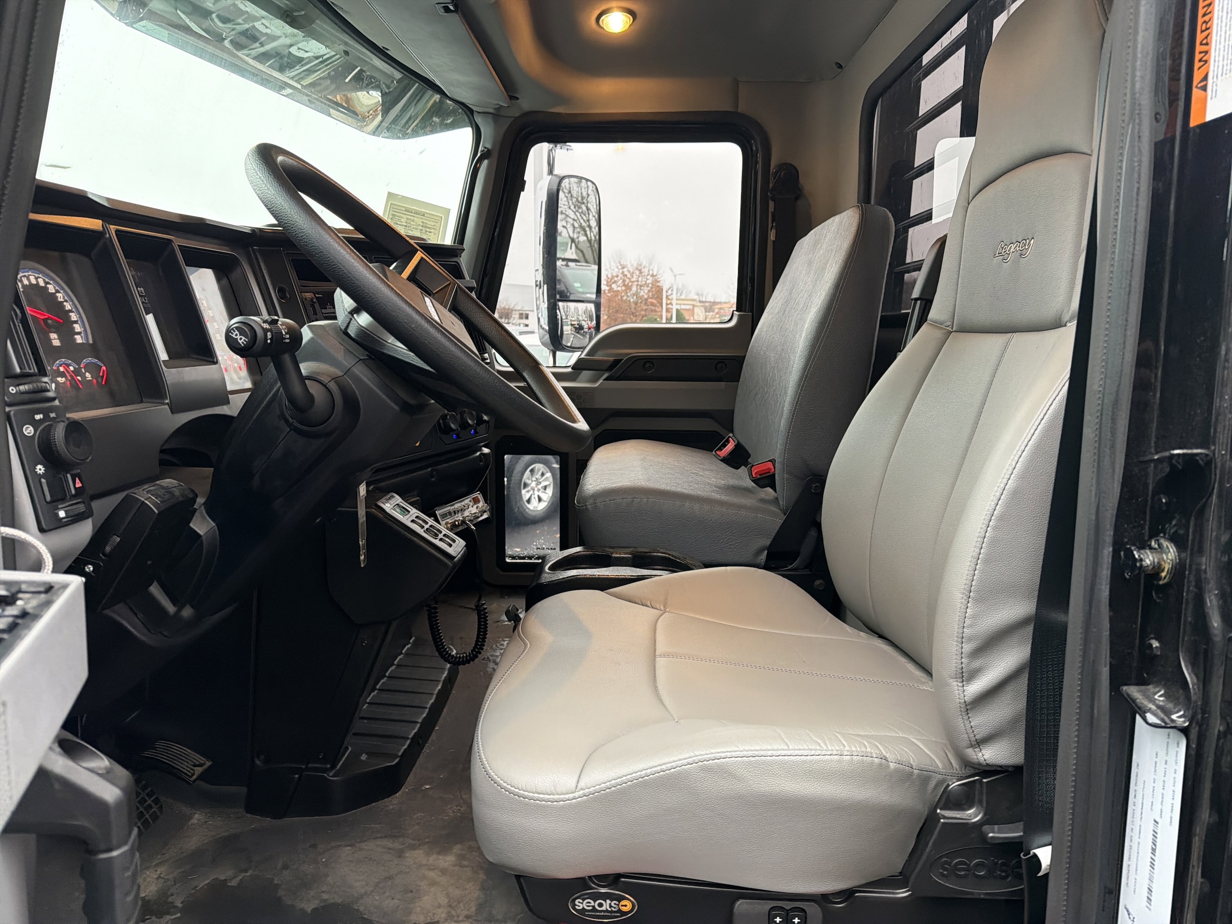 2025 Mack MD7 Flatbed photo 6