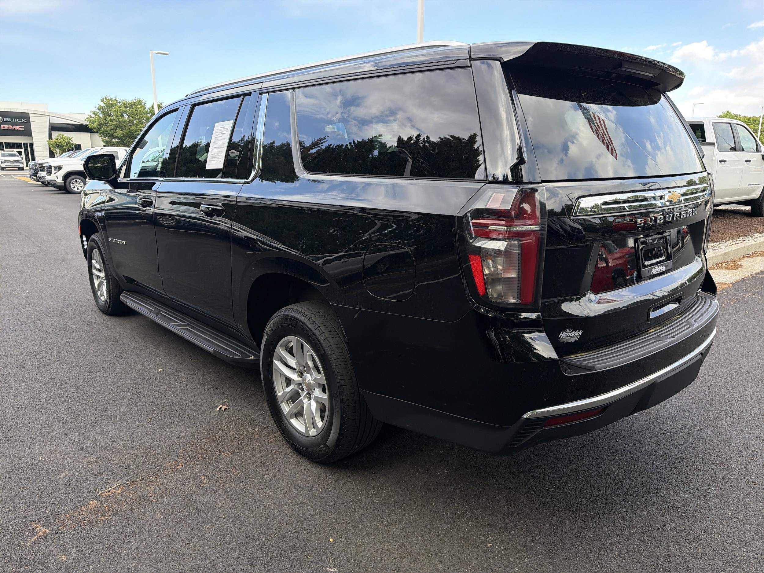 2024 Chevrolet Suburban LT photo 6