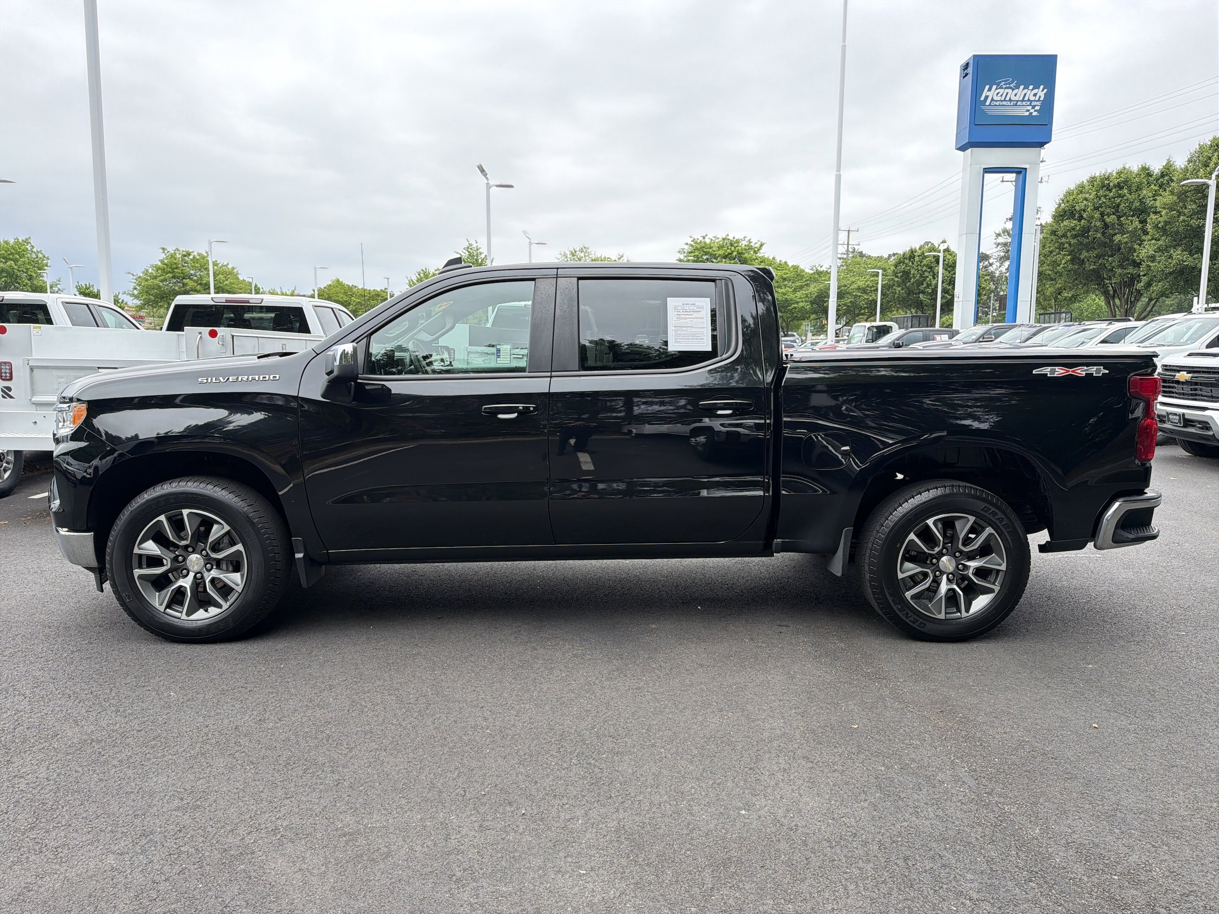 2023 Chevrolet Silverado 1500 LT photo 5