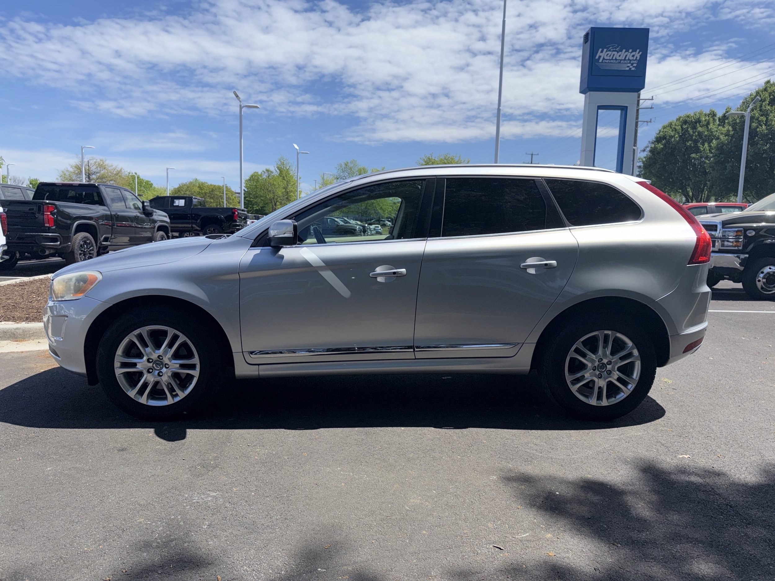 2015 Volvo XC60 T6 Premier Plus photo 6