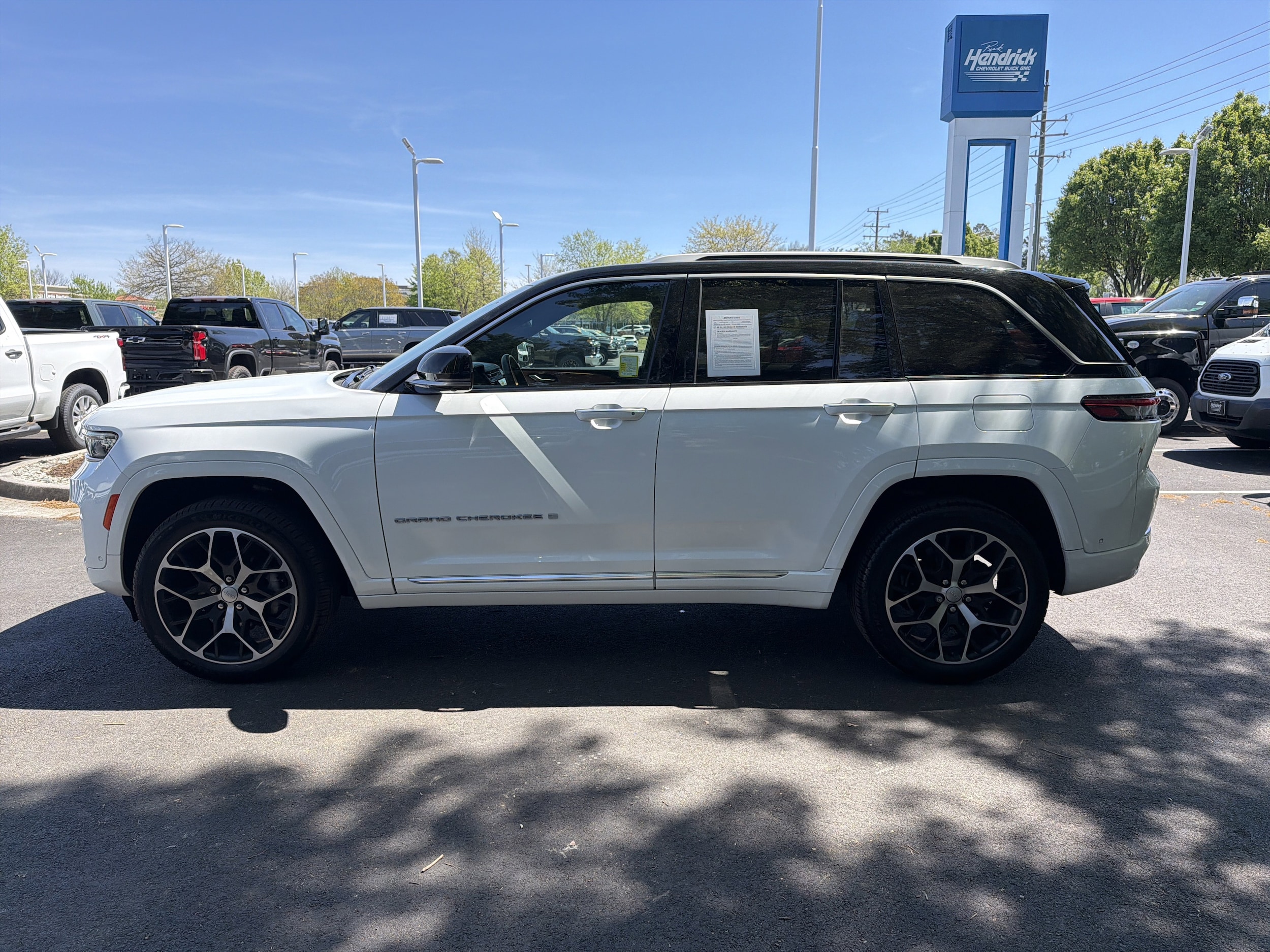 2022 Jeep Grand Cherokee Summit Reserve photo 5