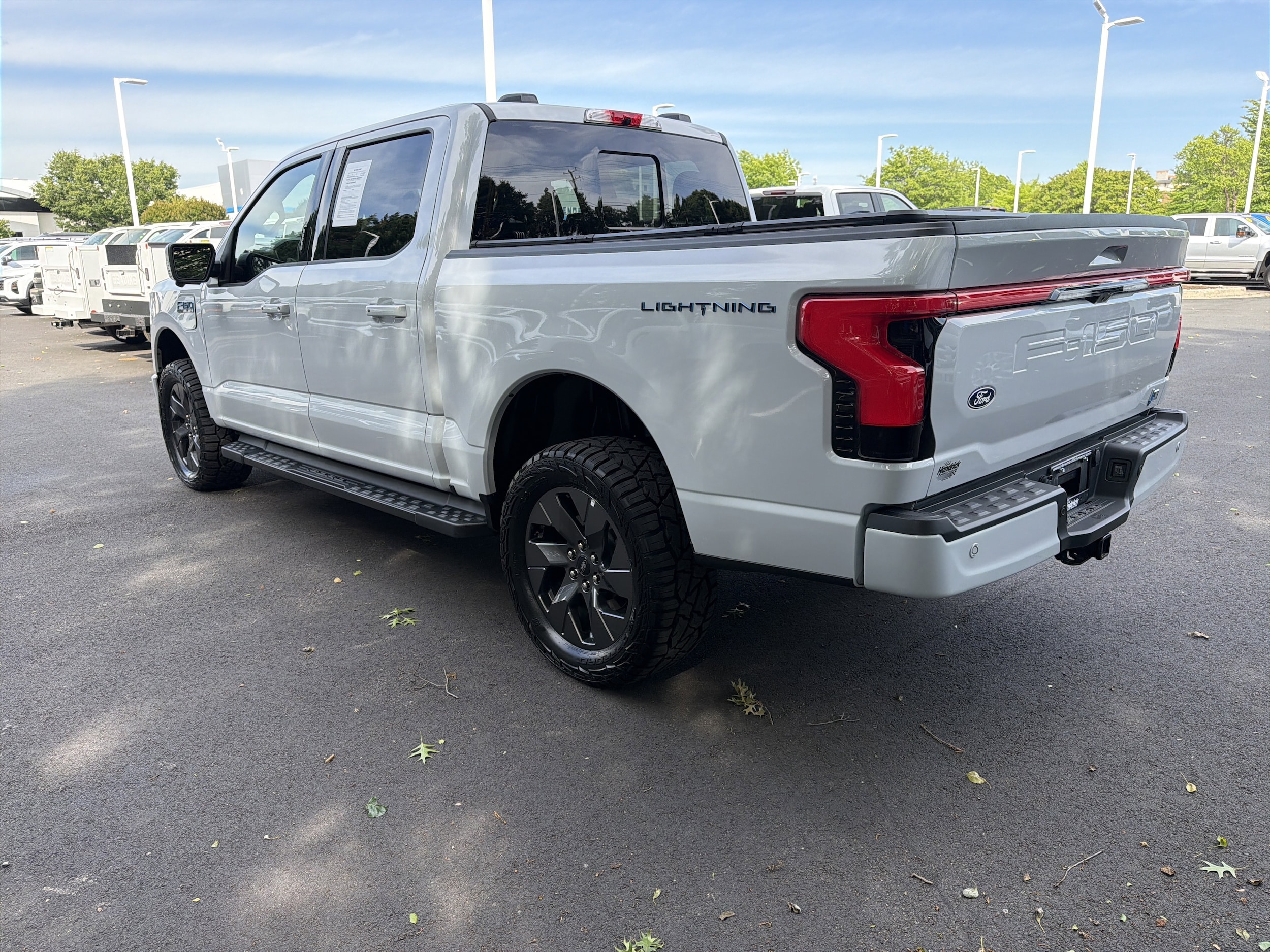 2025 Ford F-150 Lightning LARIAT photo 3