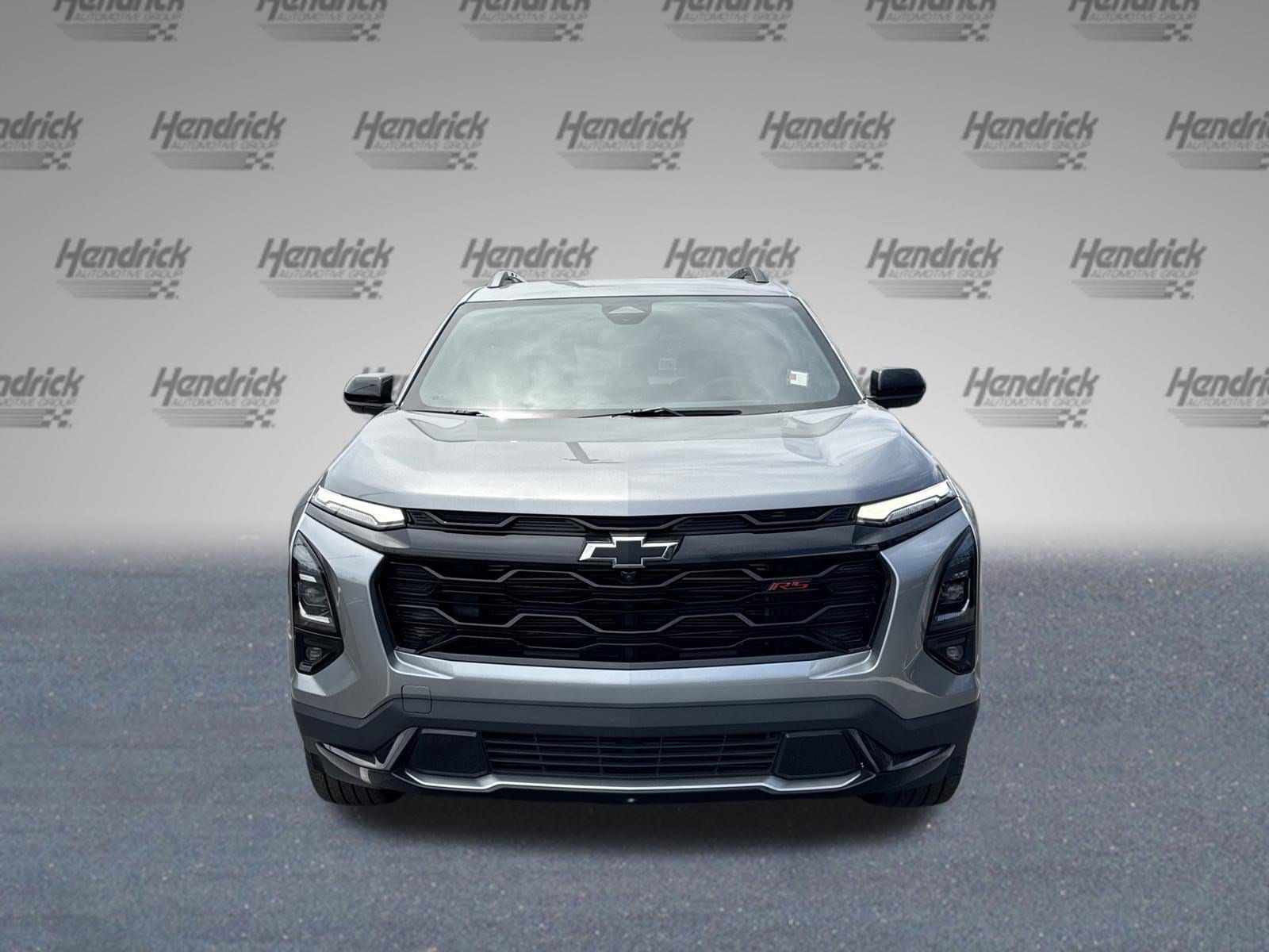 2025 Chevrolet Equinox FWD RS photo 2