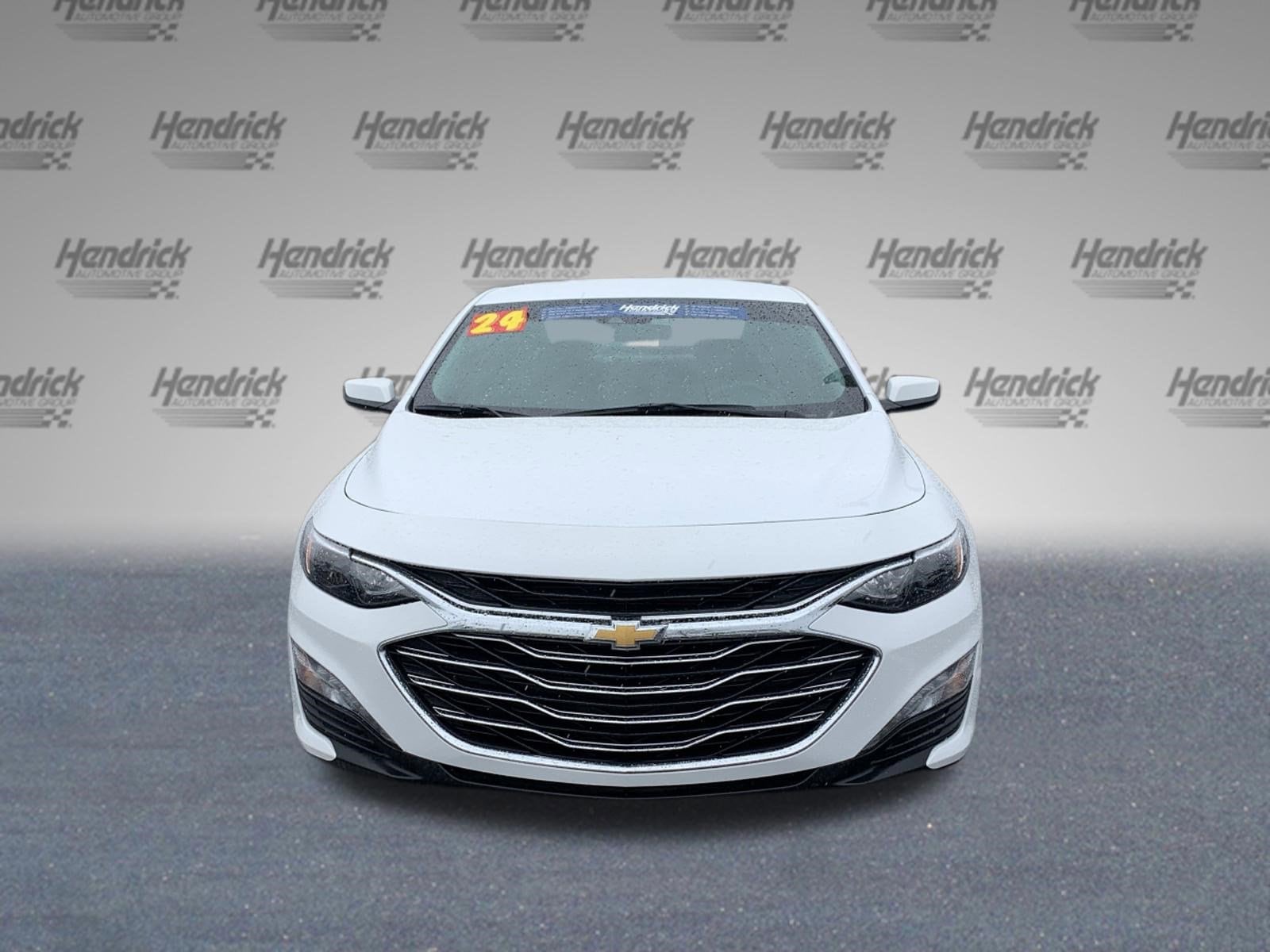 2024 Chevrolet Malibu LT photo 2