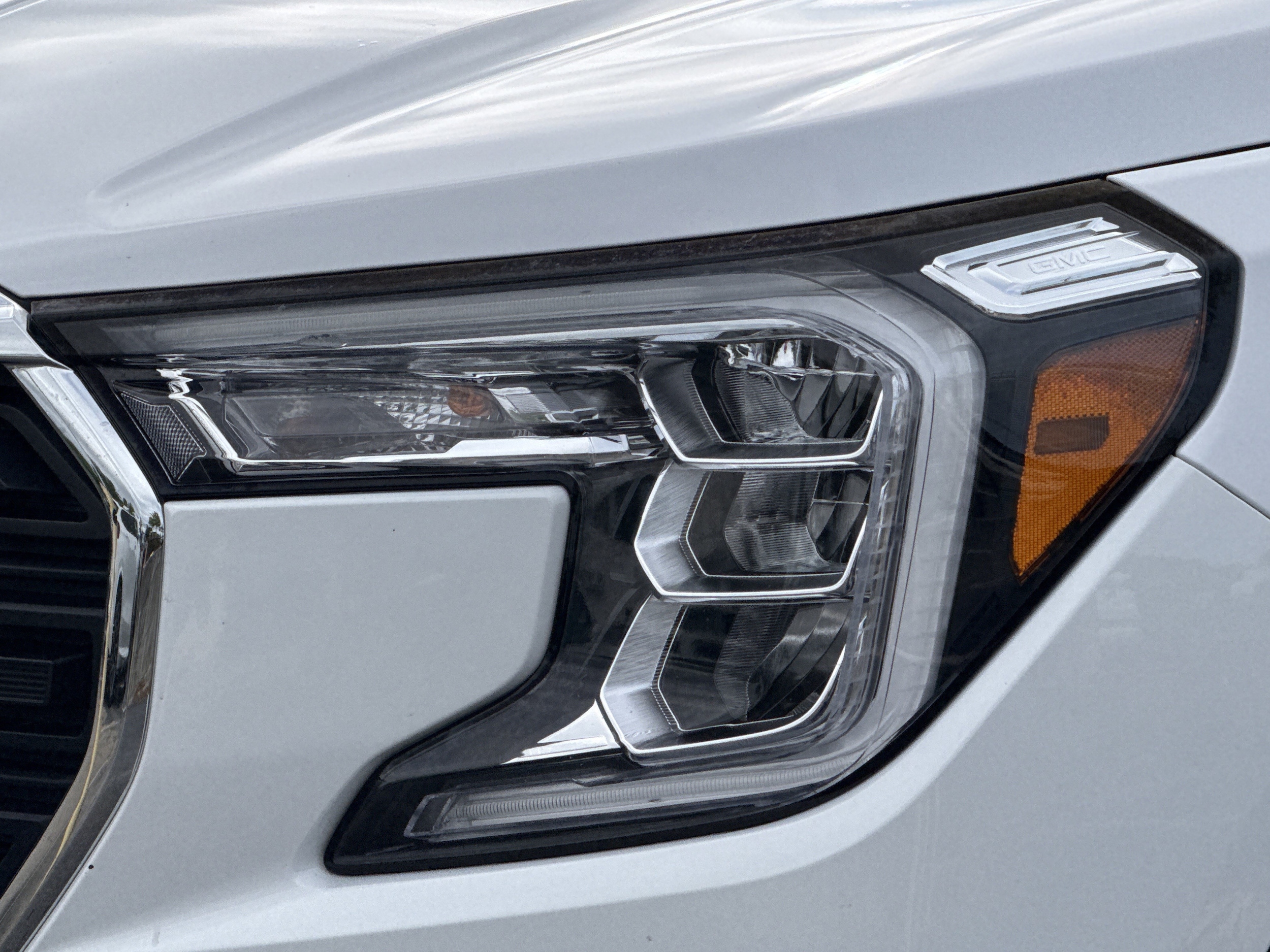 2023 GMC Terrain SLE photo 4