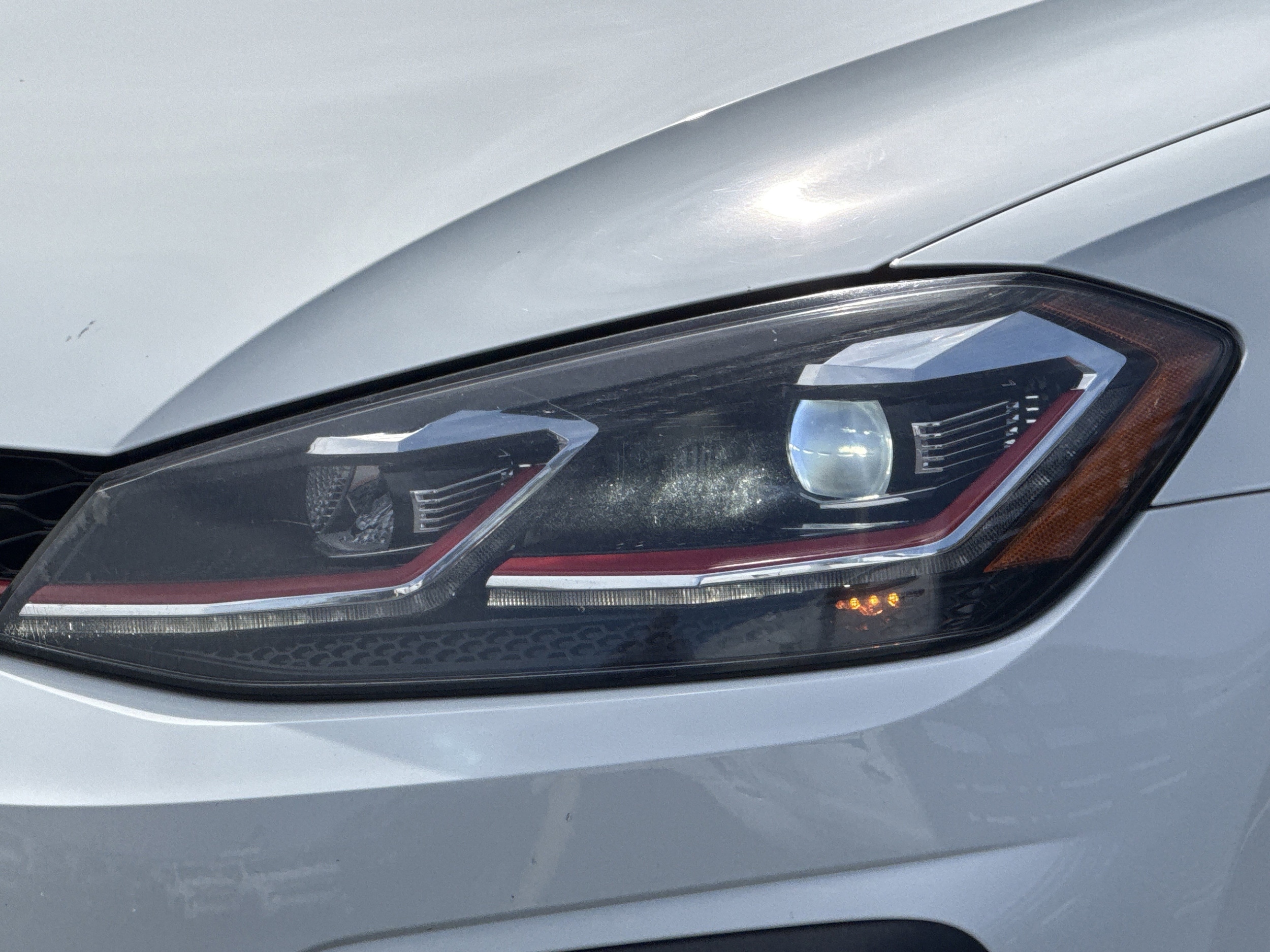 2018 Volkswagen Golf GTI SE photo 5