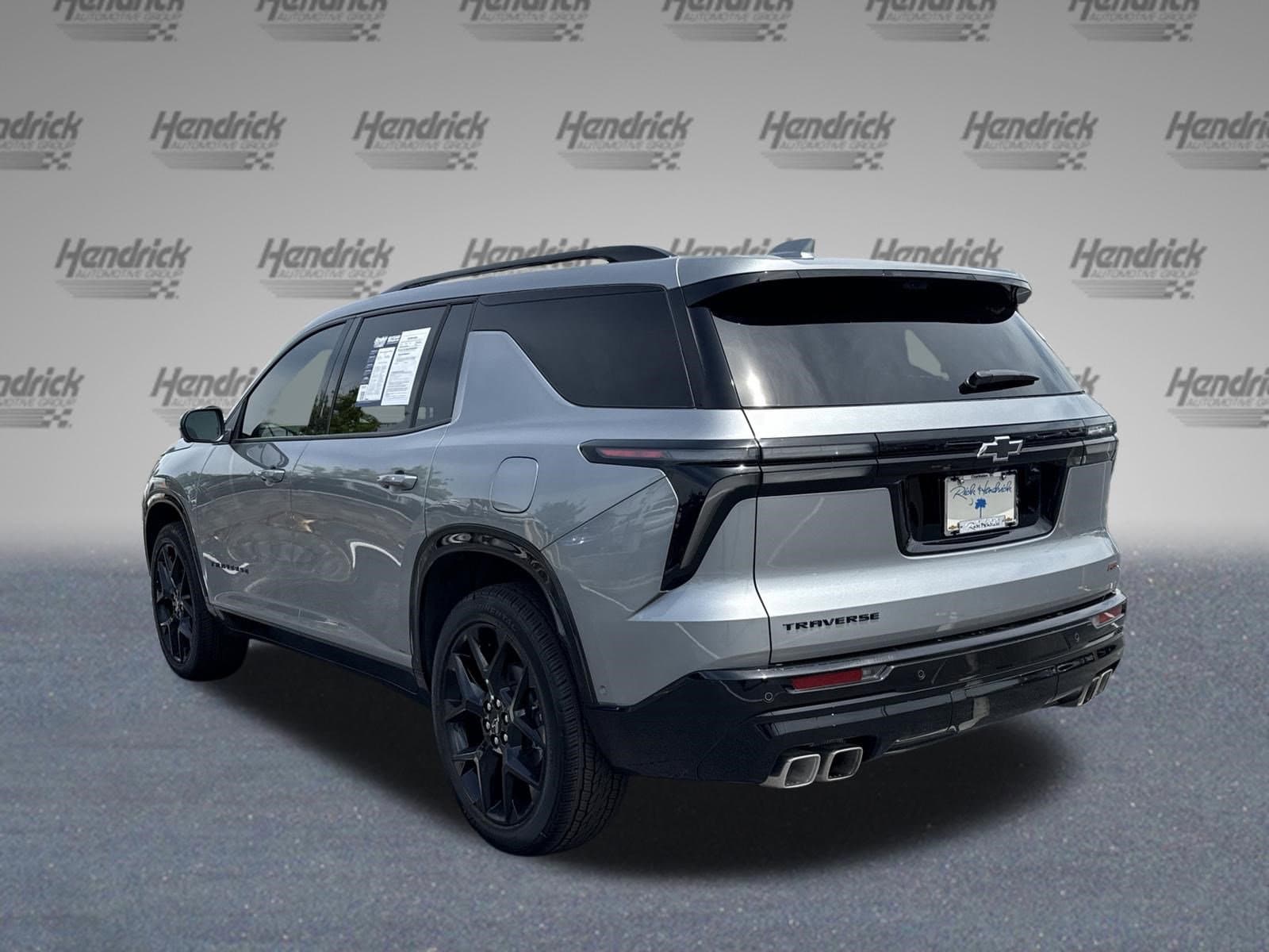 2026 Chevrolet Traverse FWD RS photo 3