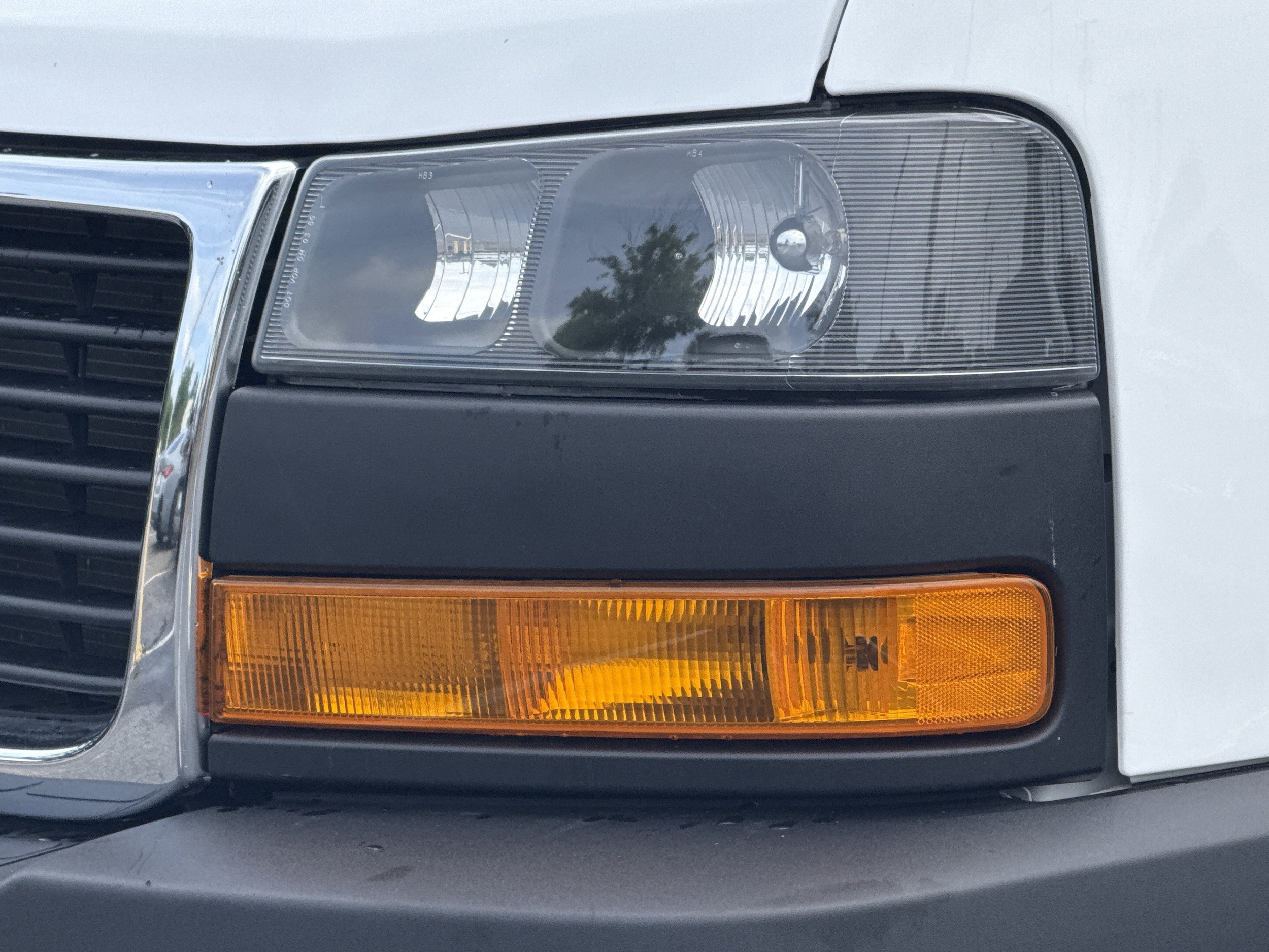 2024 GMC Savana Cargo Van photo 4