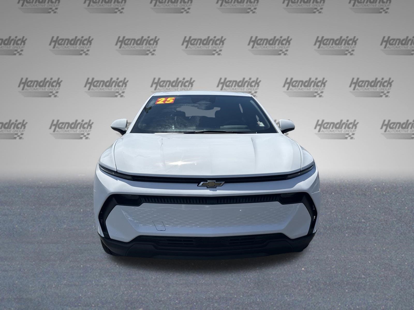 2025 Chevrolet Equinox EV LT1 w/PCY photo 2