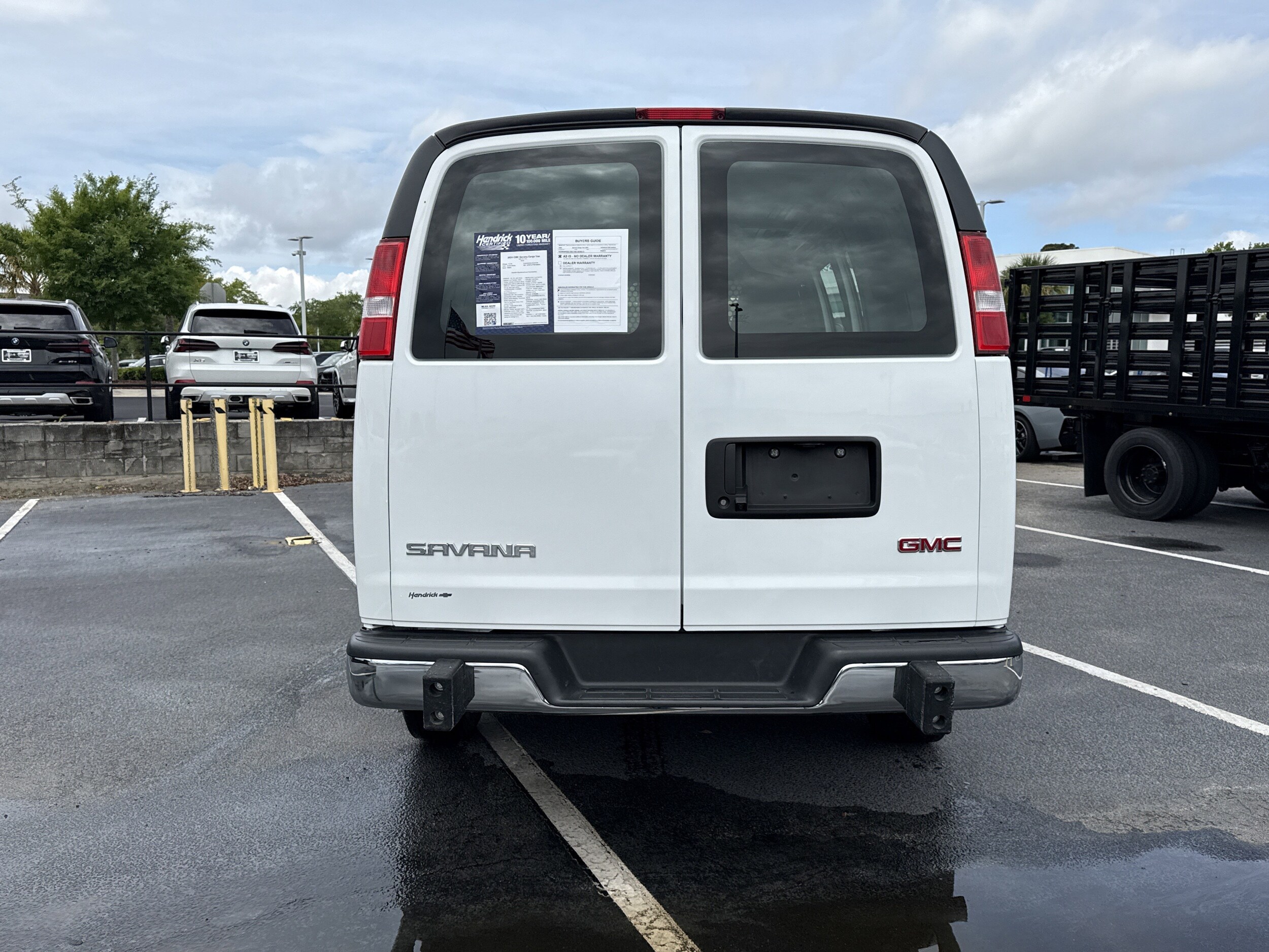 2024 GMC Savana Cargo Van photo 3