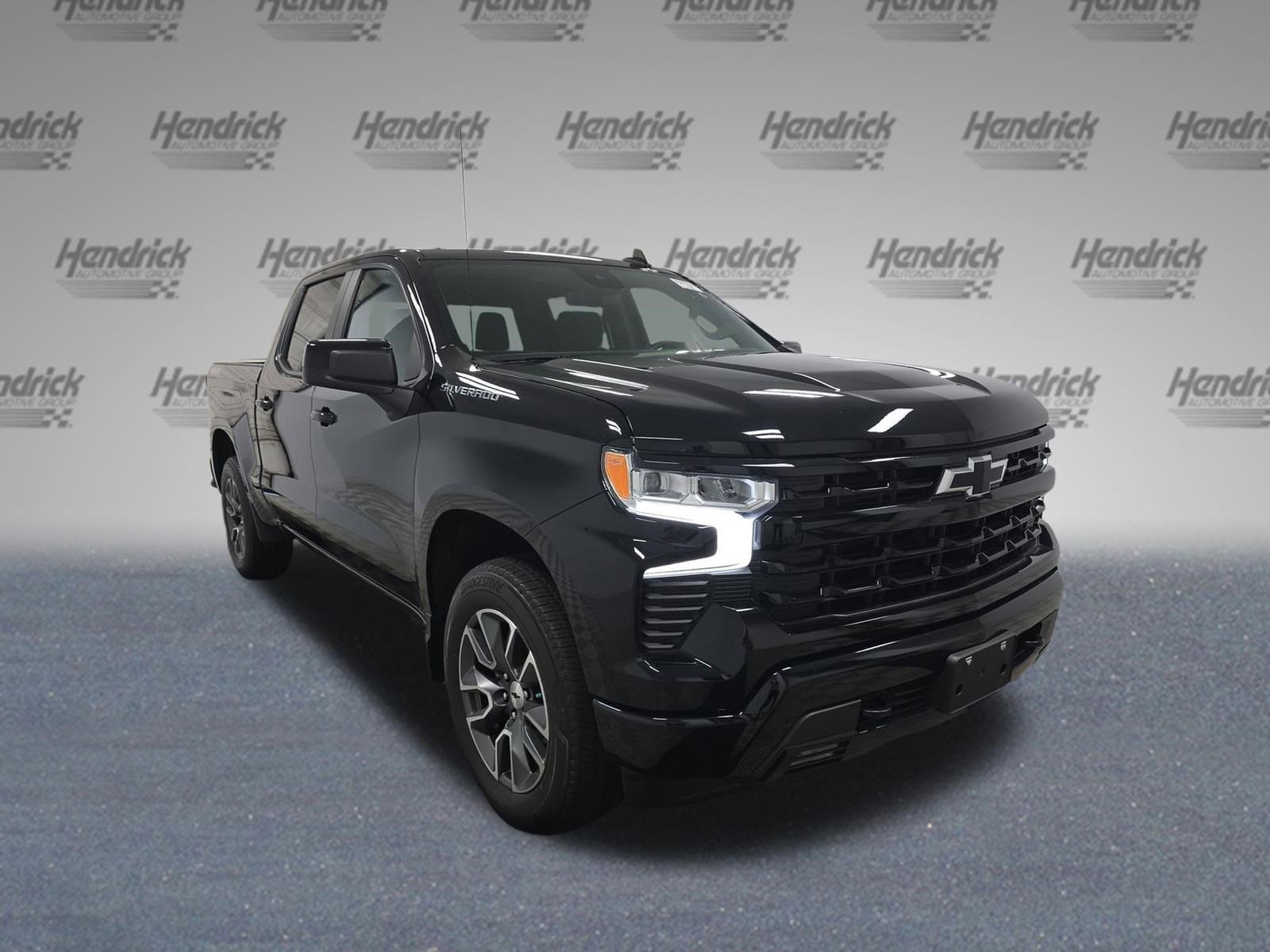2023 Chevrolet Silverado 1500 RST photo 2