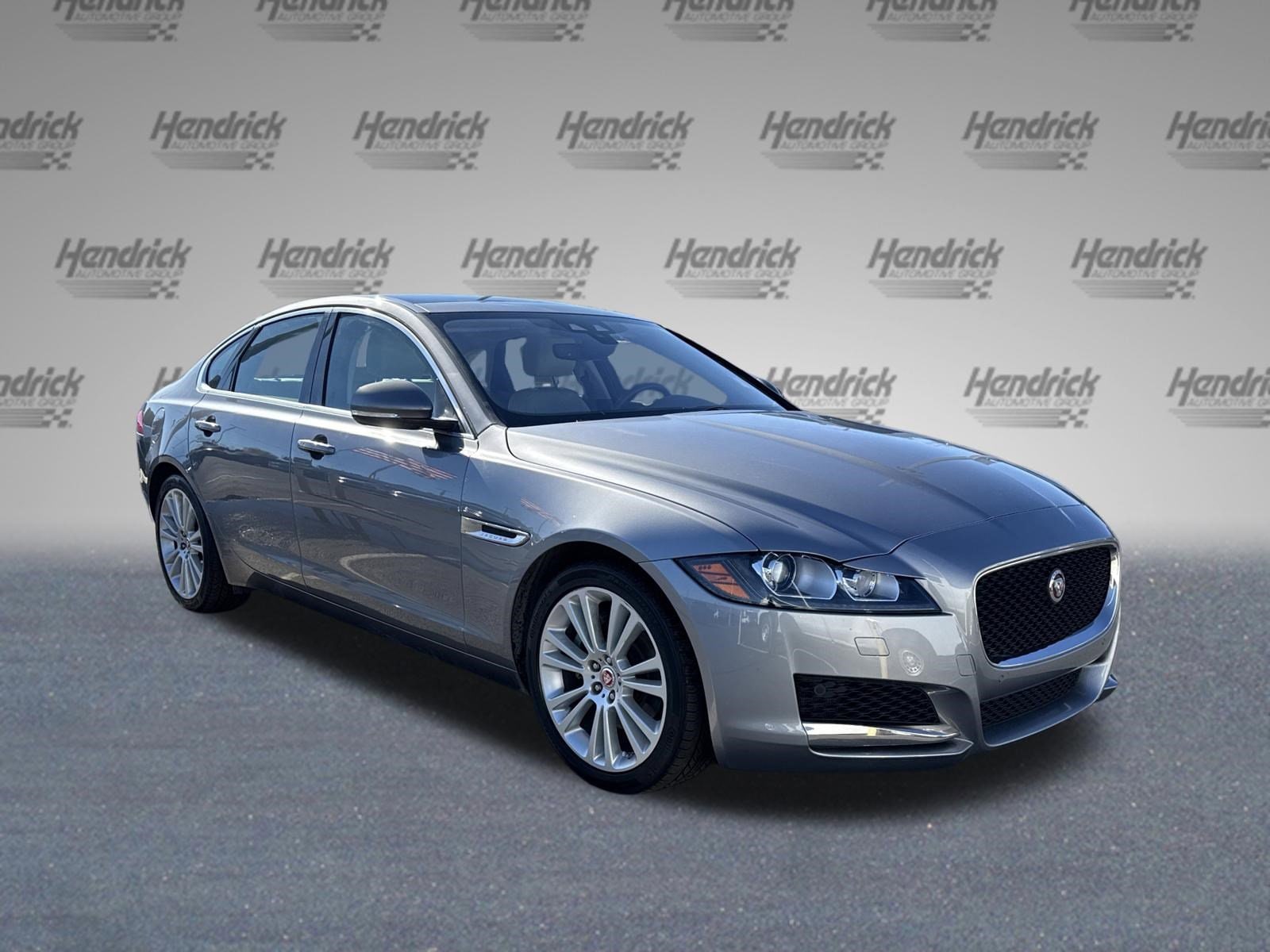 2020 Jaguar XF 25t Prestige photo 4