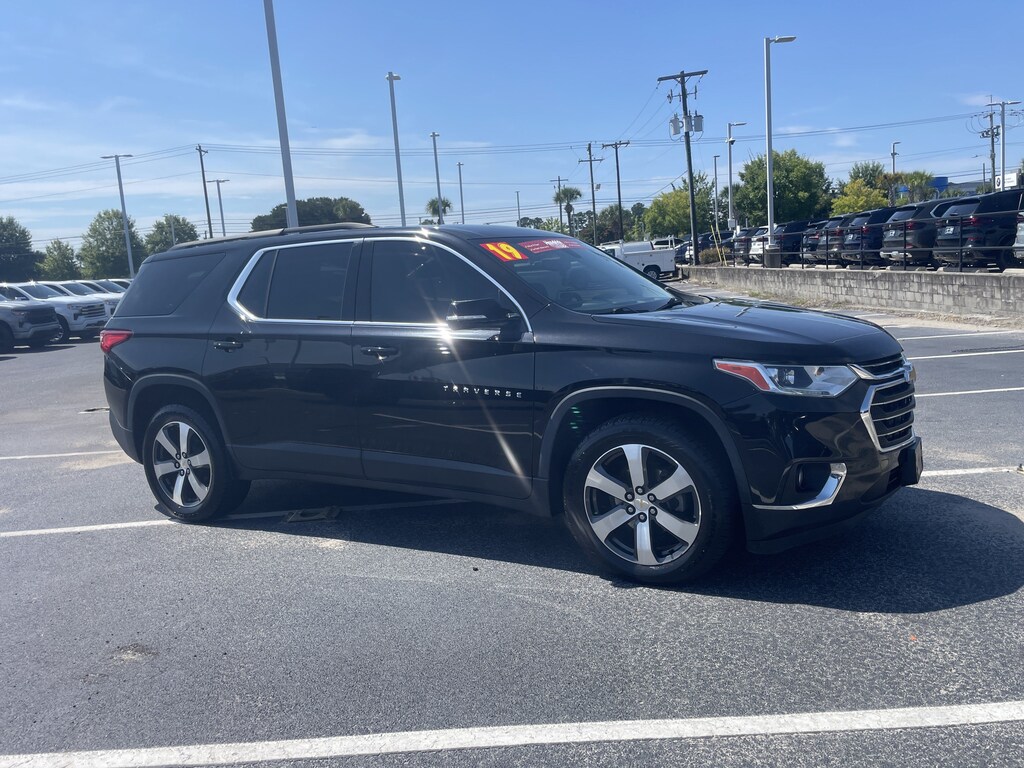 Used 2019 Chevrolet Traverse LT Cloth SUV