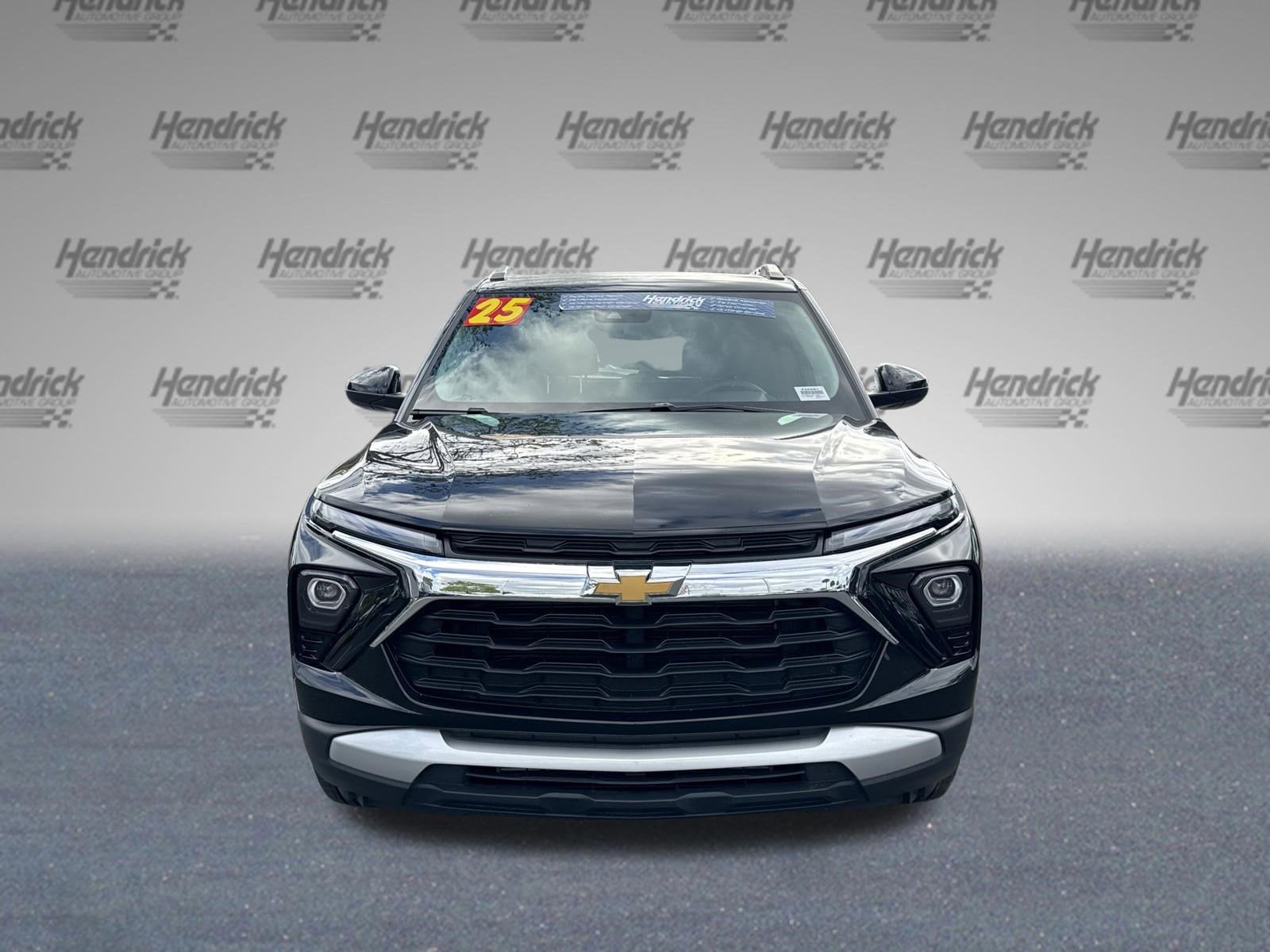 2025 Chevrolet Trailblazer LT photo 2